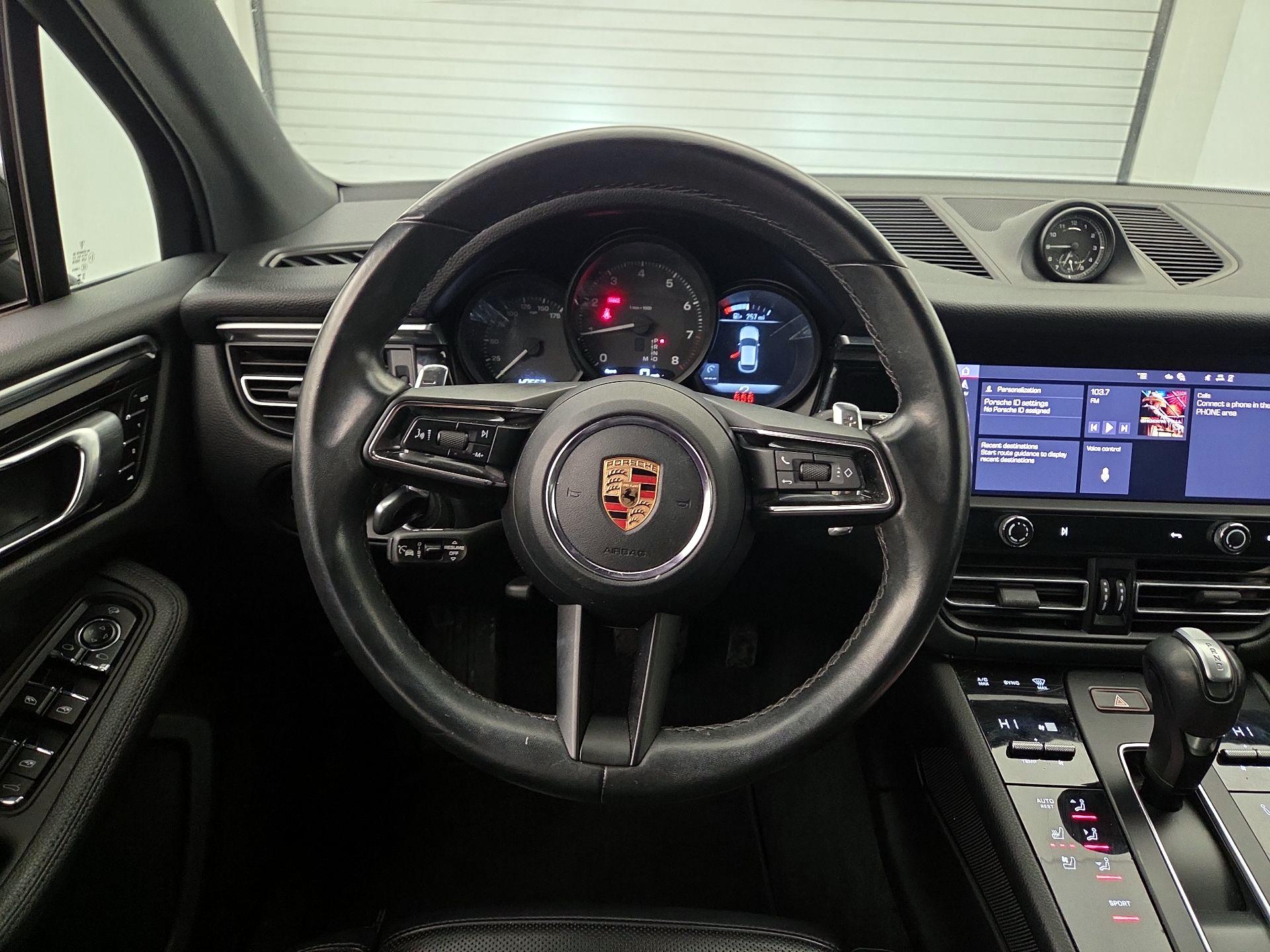 Thumbnail: 2023 Porsche Macan - 10