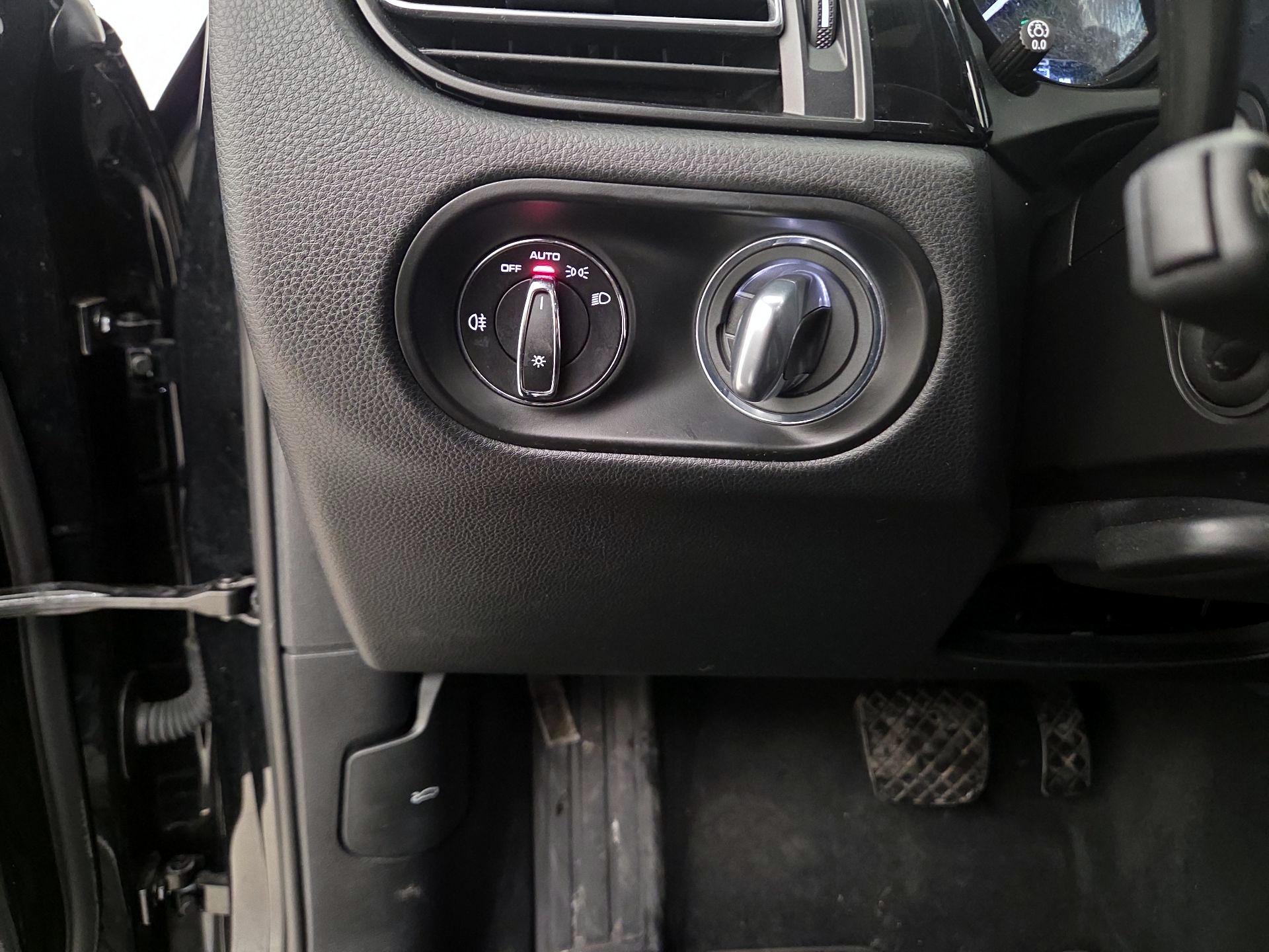 Thumbnail: 2023 Porsche Macan - 13