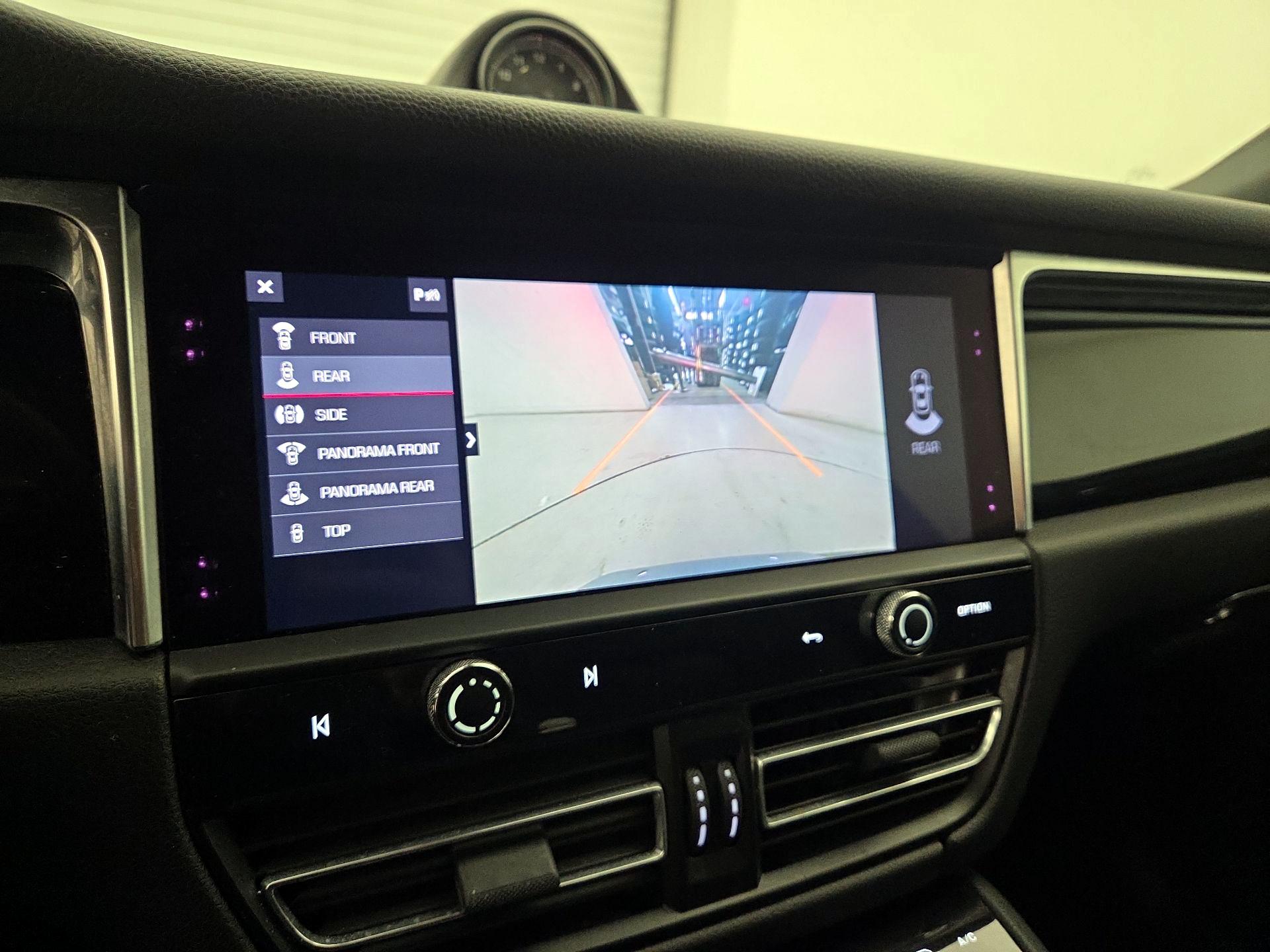 Thumbnail: 2023 Porsche Macan - 14