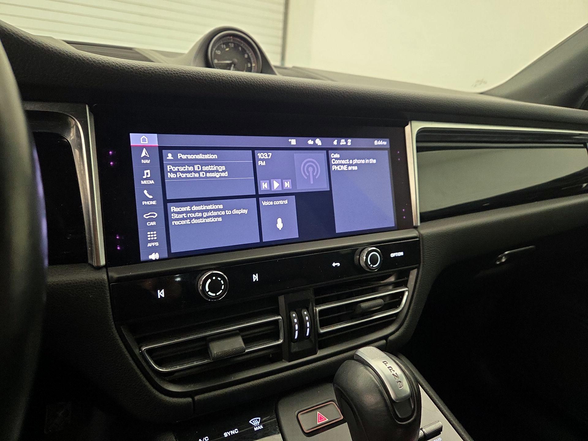 Thumbnail: 2023 Porsche Macan - 15