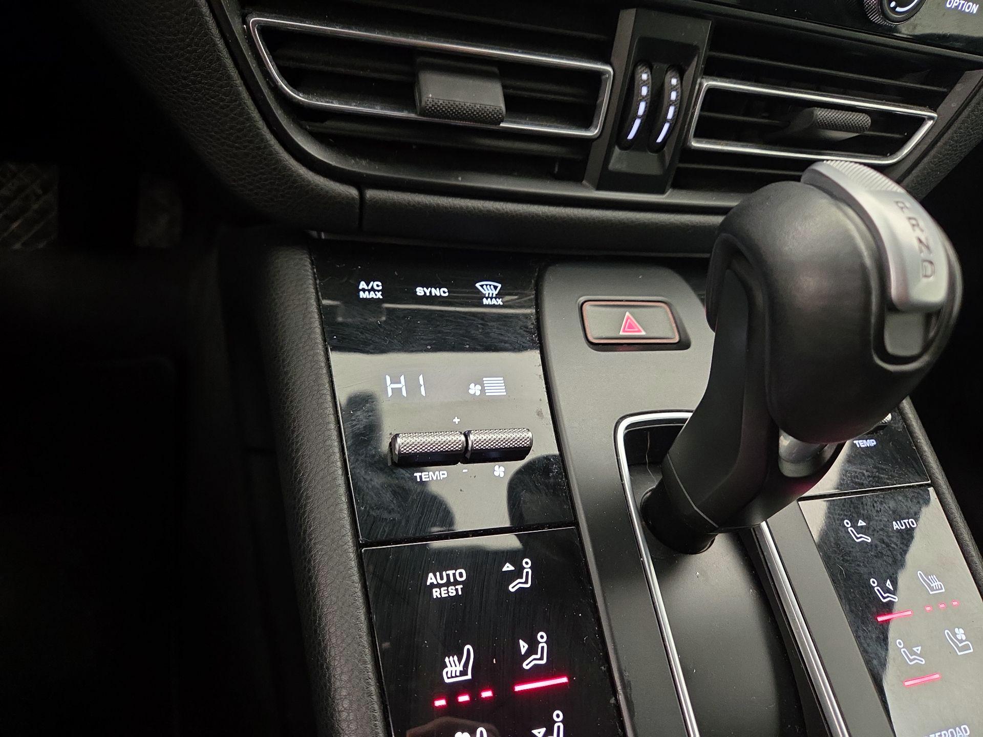 Thumbnail: 2023 Porsche Macan - 16