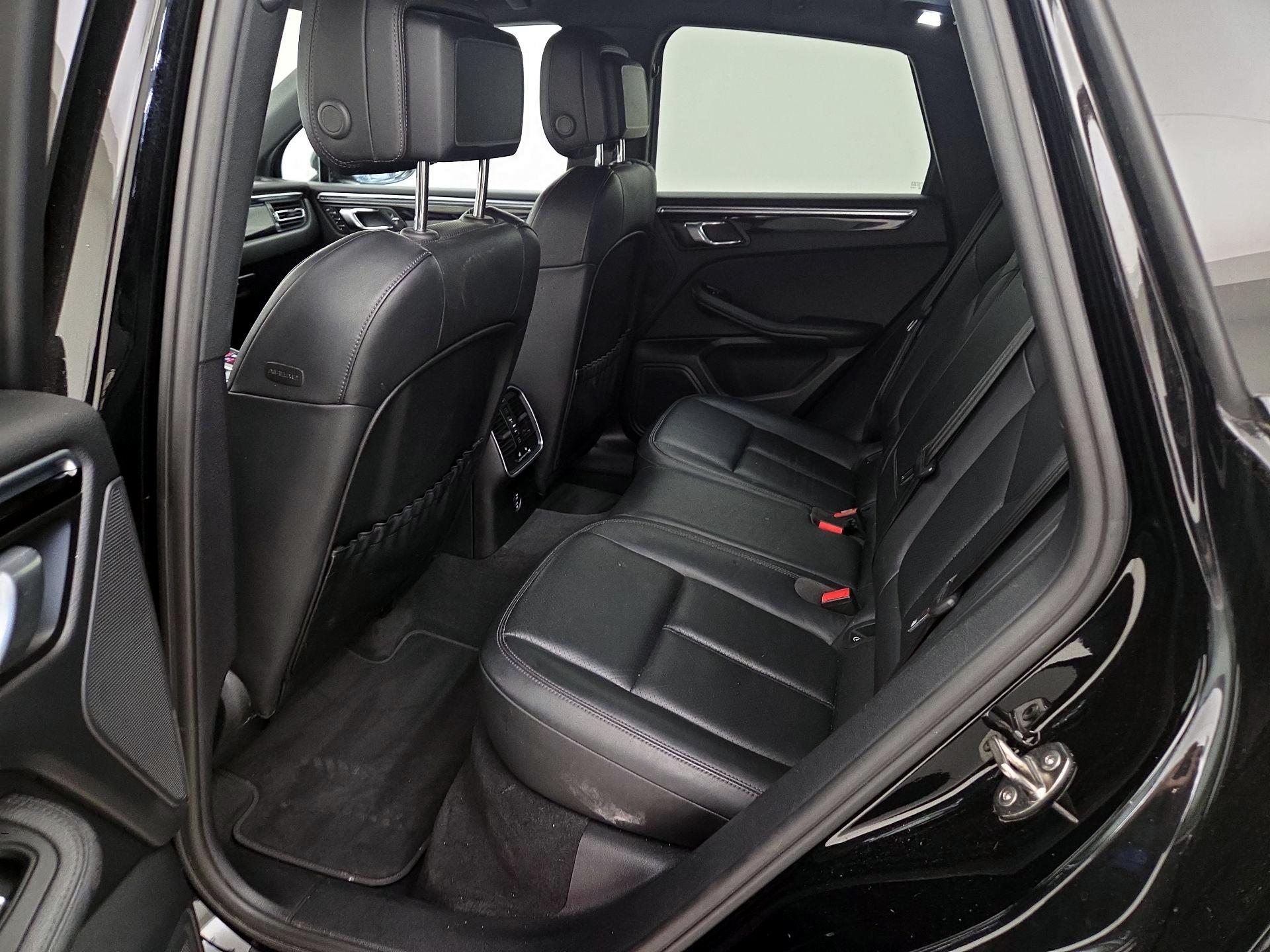 Thumbnail: 2023 Porsche Macan - 18