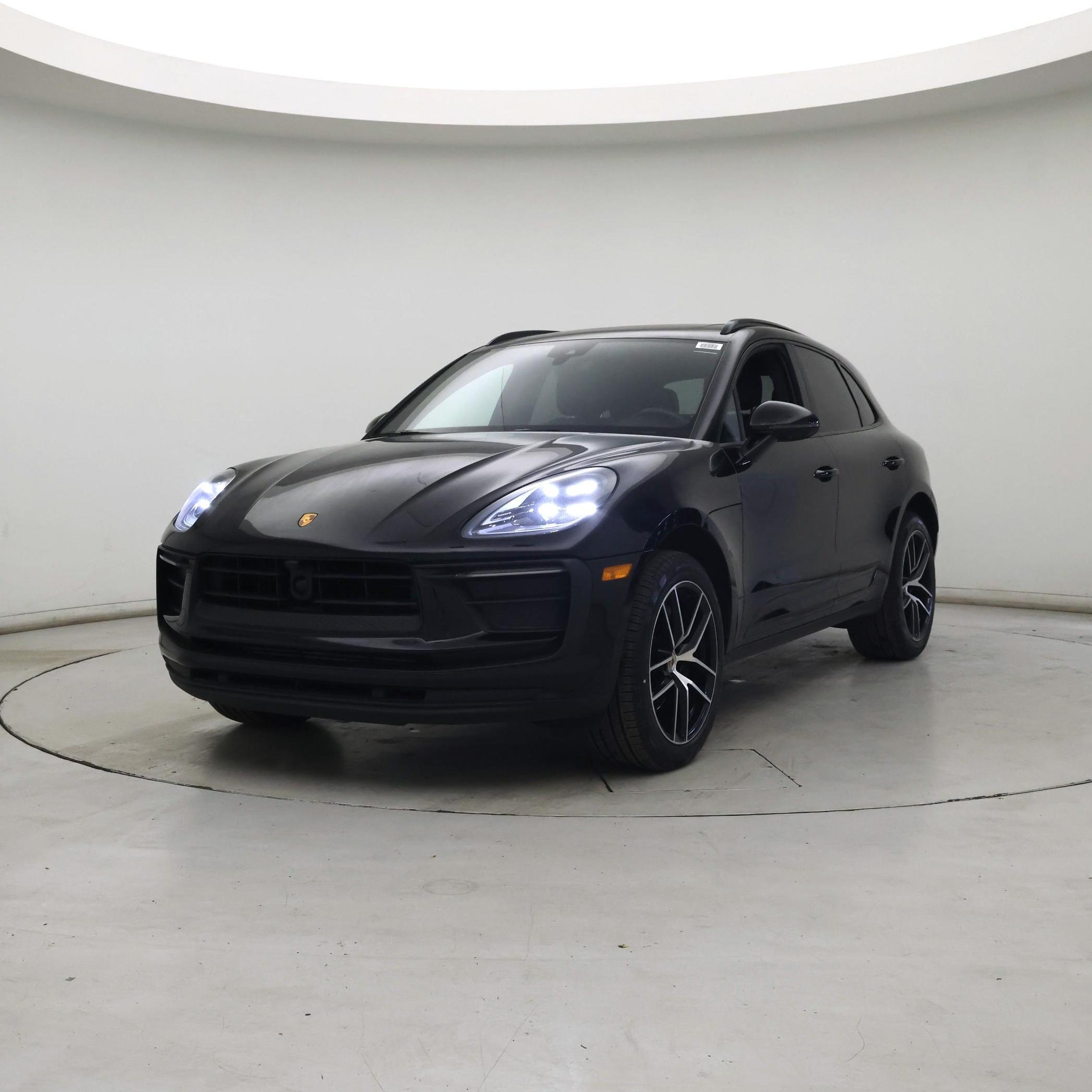 Thumbnail: 2023 Porsche Macan - 4