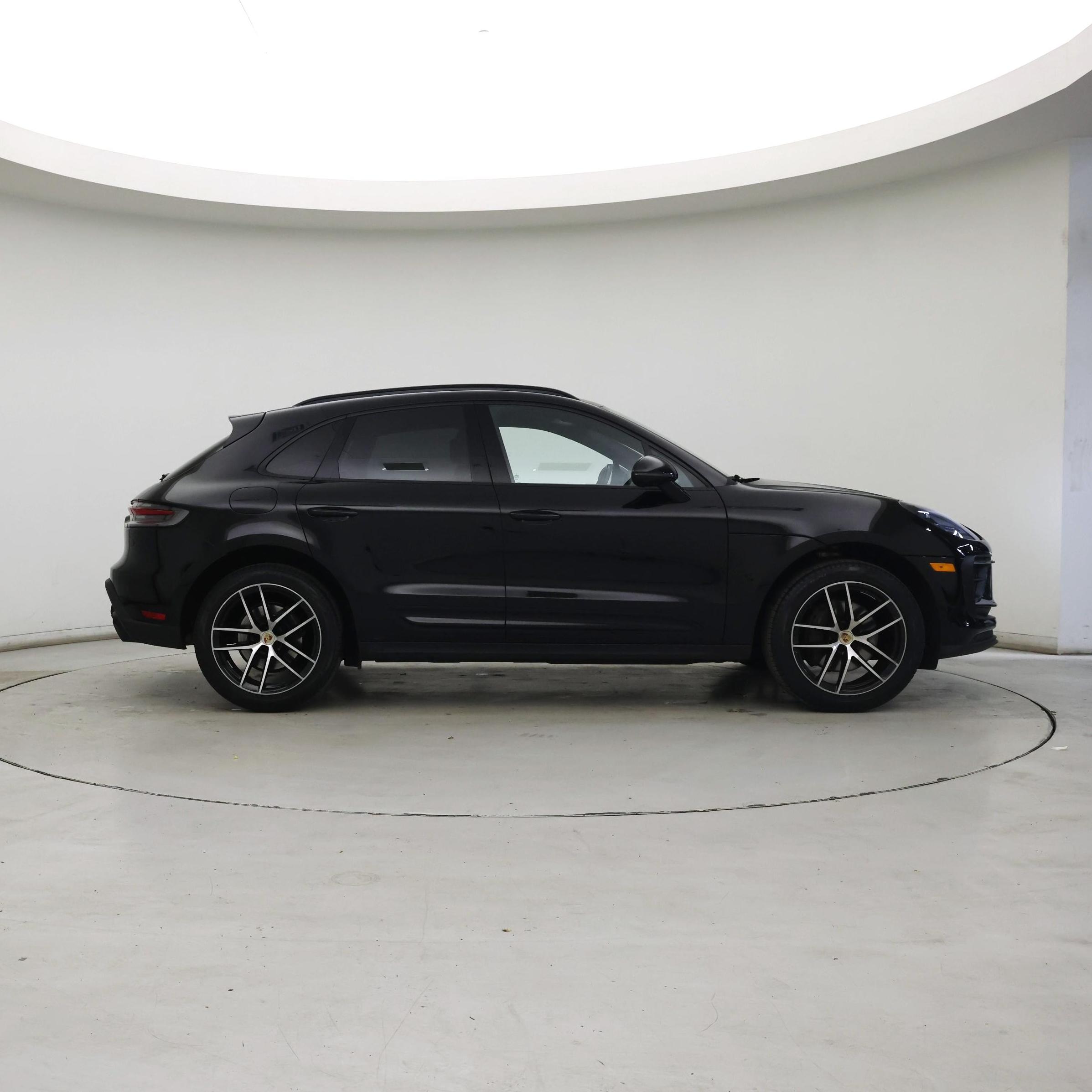 Thumbnail: 2023 Porsche Macan - 7