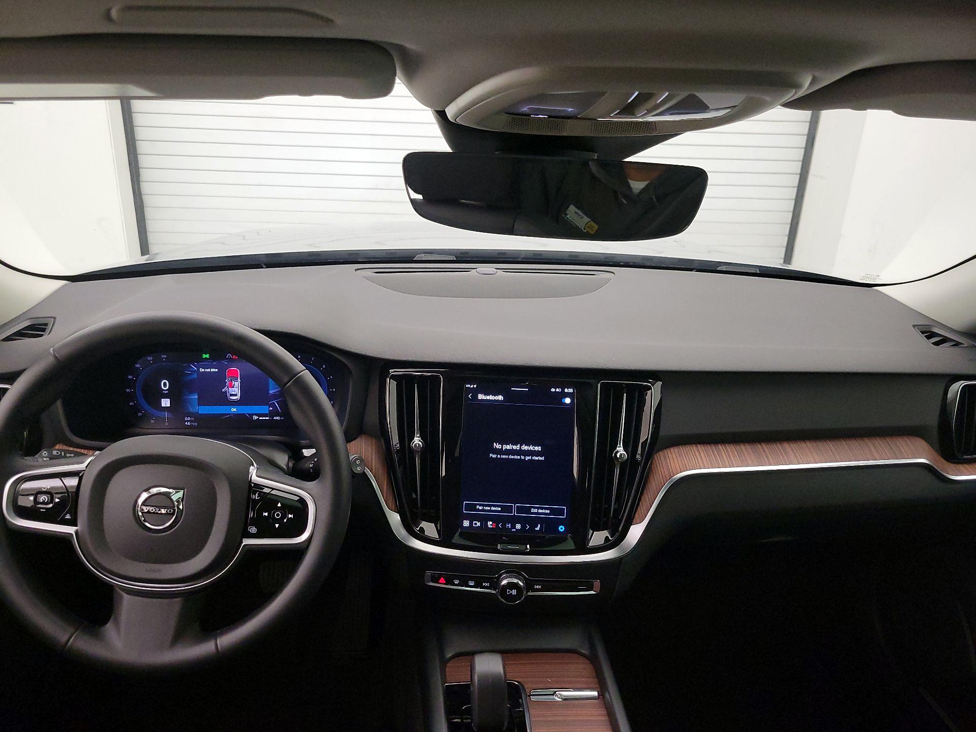 Thumbnail: 2025 Volvo S60 - 9