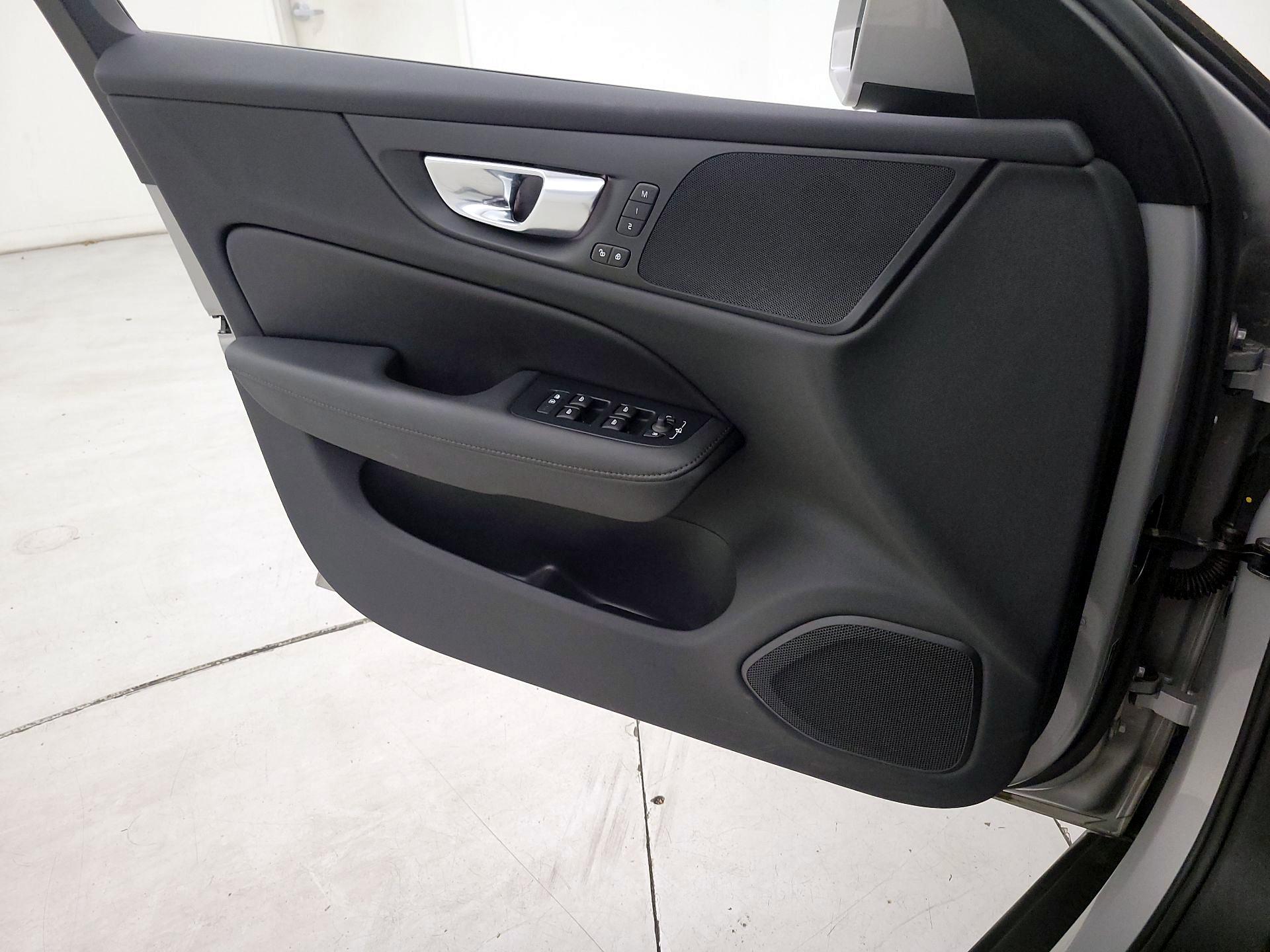 Thumbnail: 2025 Volvo S60 - 12