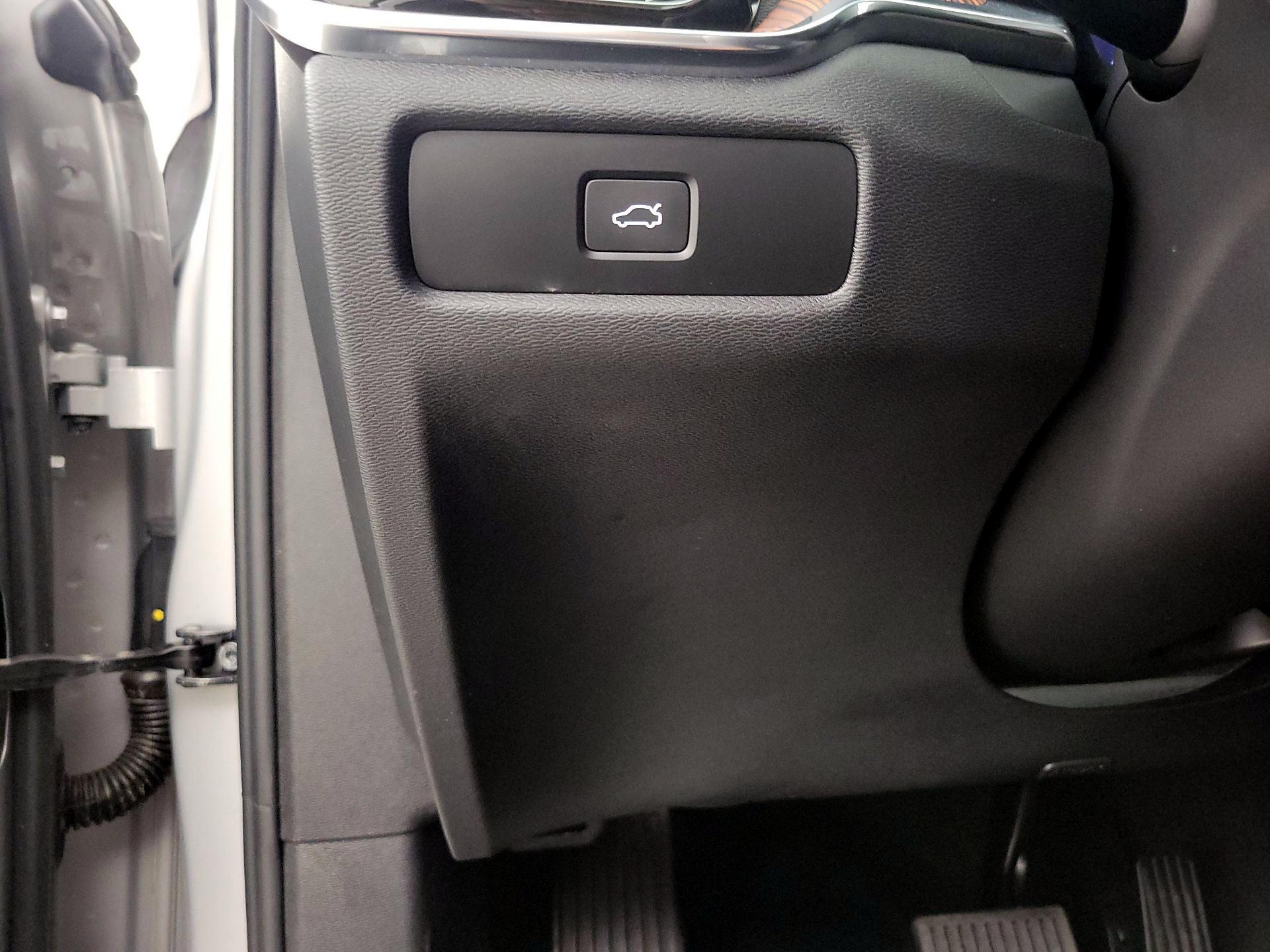 Thumbnail: 2025 Volvo S60 - 13