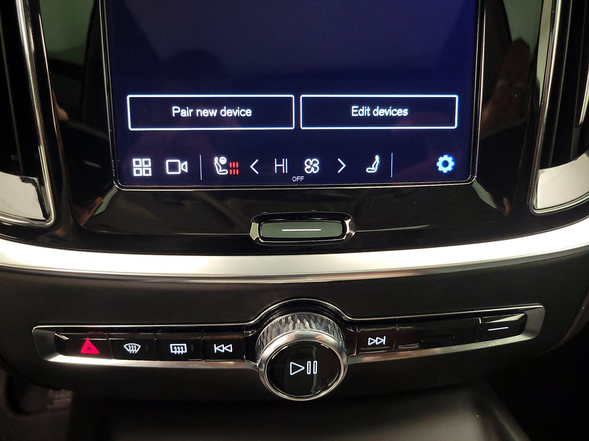 Thumbnail: 2025 Volvo S60 - 16