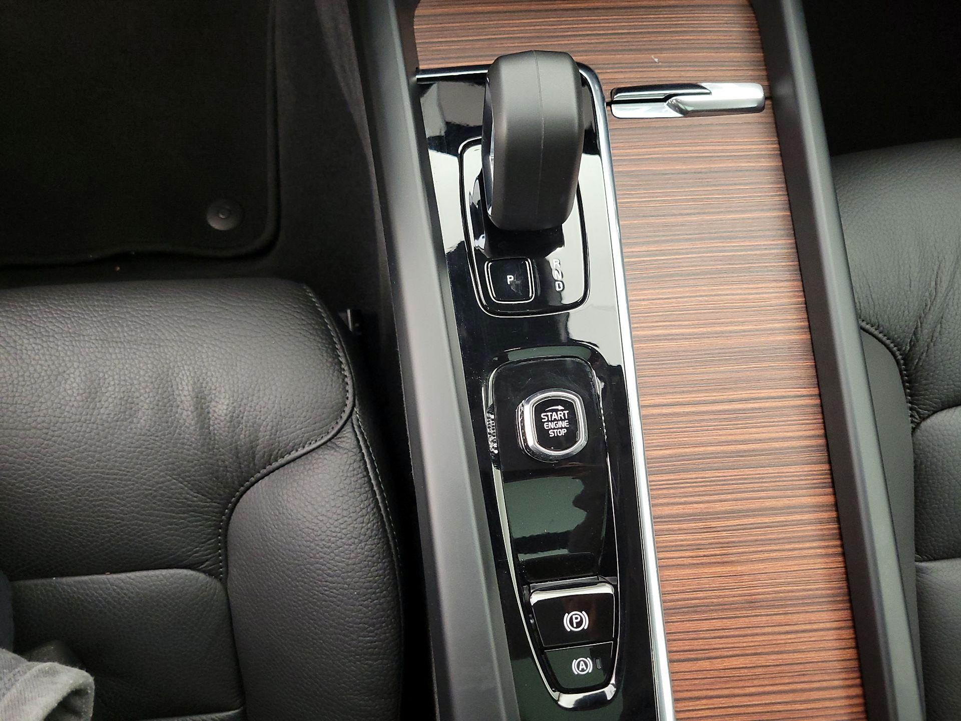 Thumbnail: 2025 Volvo S60 - 17