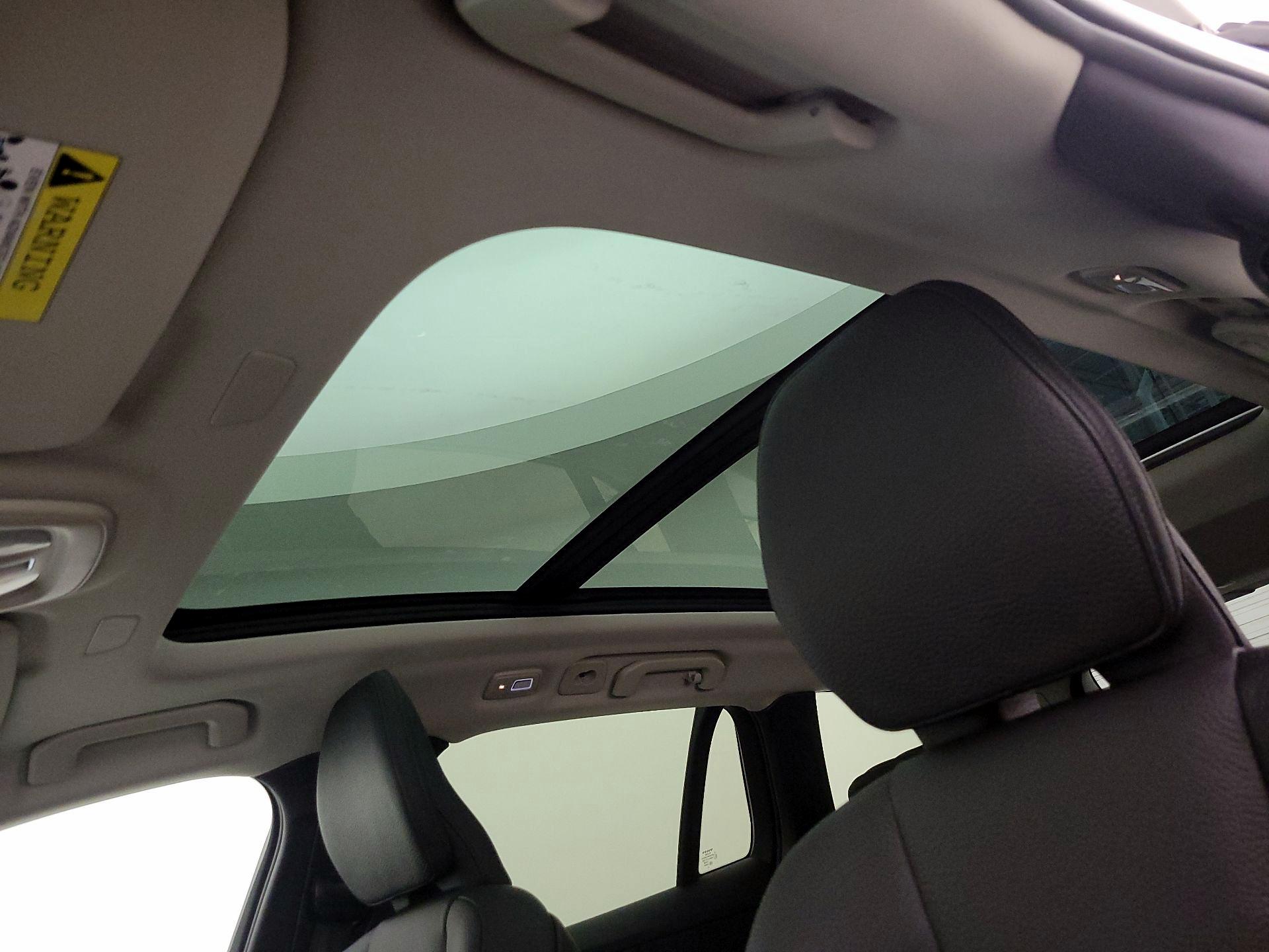 Thumbnail: 2025 Volvo S60 - 19