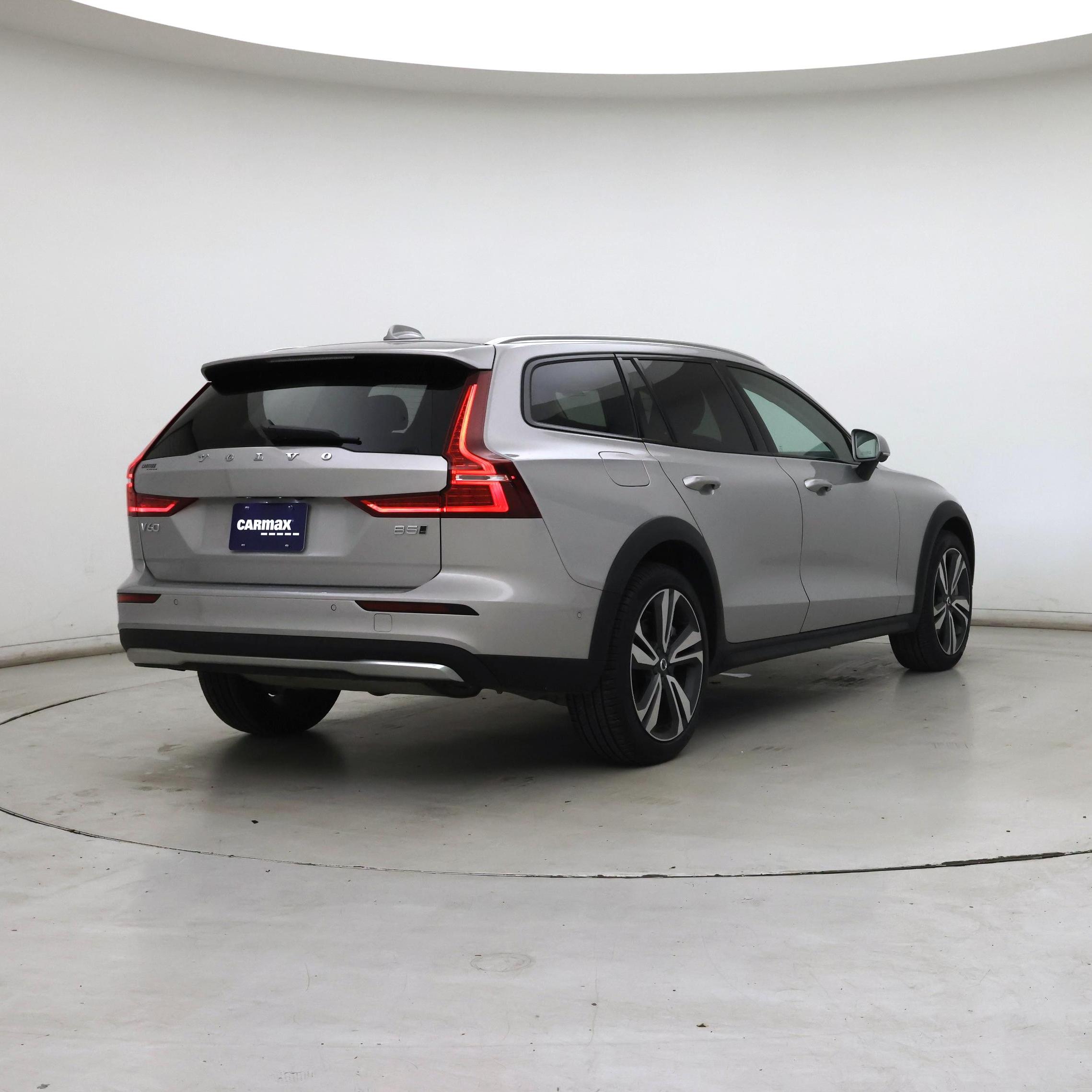 Thumbnail: 2025 Volvo S60 - 8