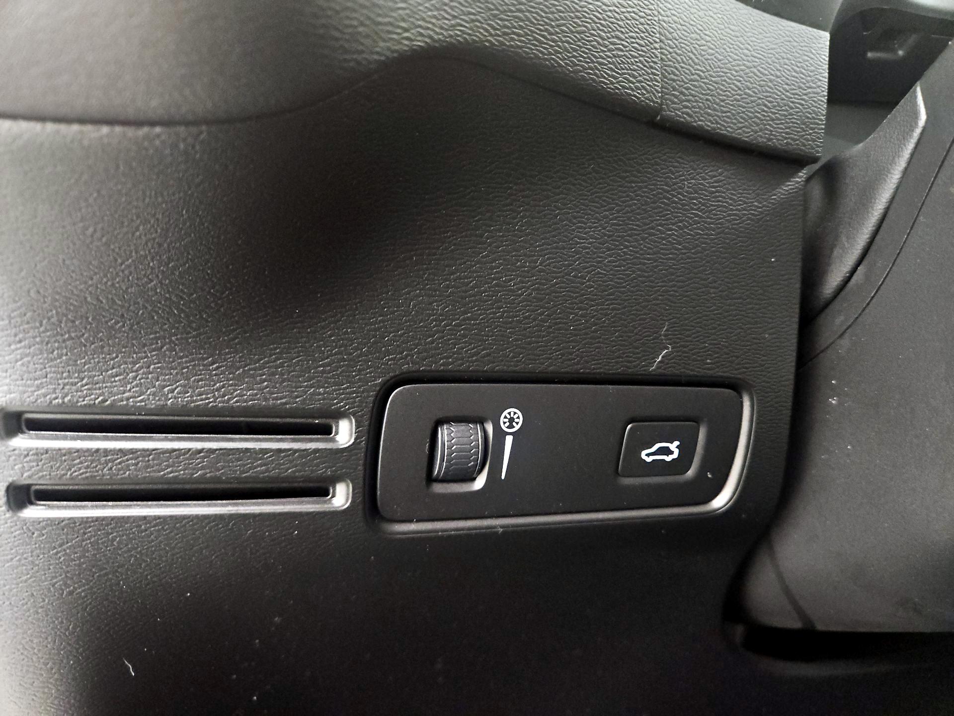 Thumbnail: 2020 Volvo XC40 - 13