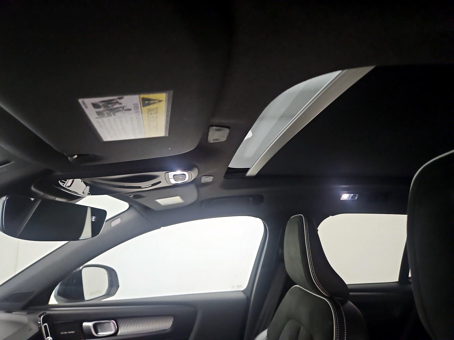 Thumbnail: 2020 Volvo XC40 - 20