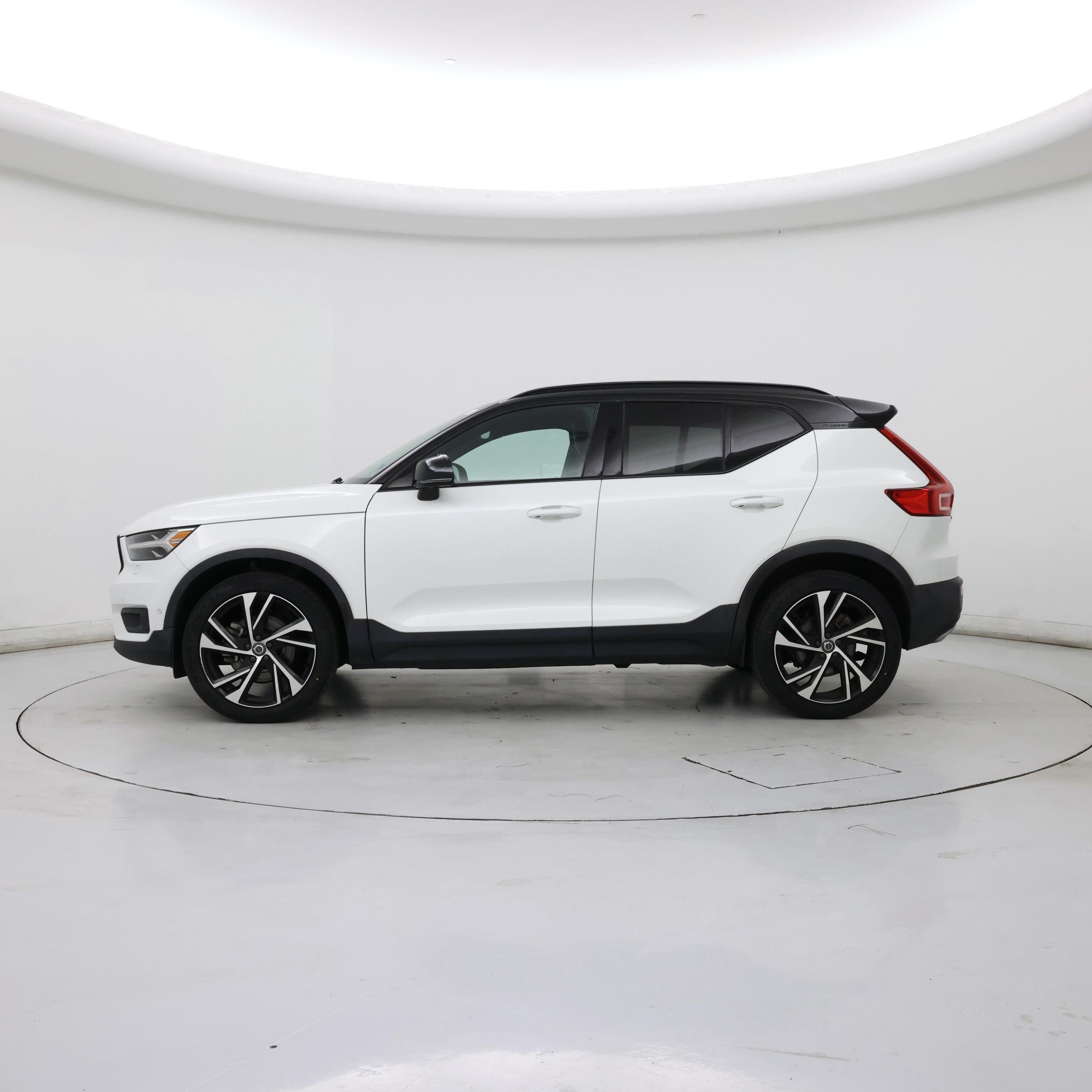Thumbnail: 2020 Volvo XC40 - 3