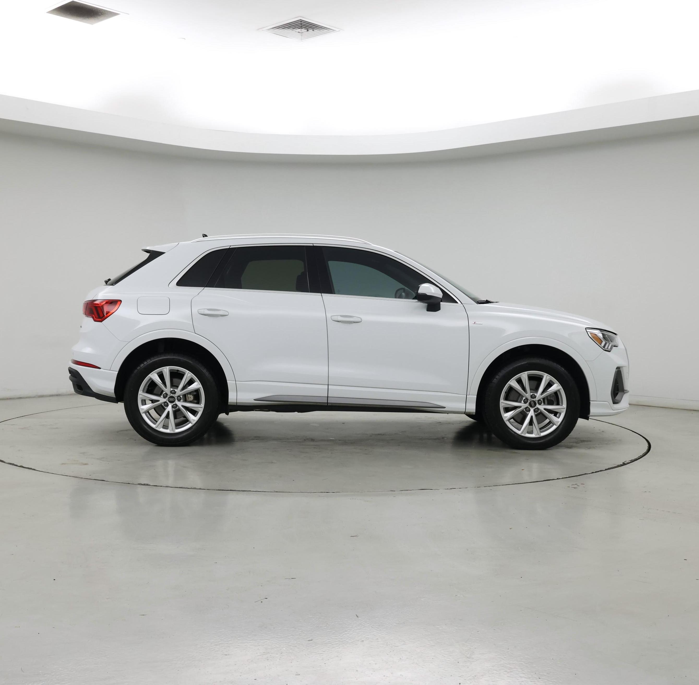 Thumbnail: 2024 Audi Q3 - 7