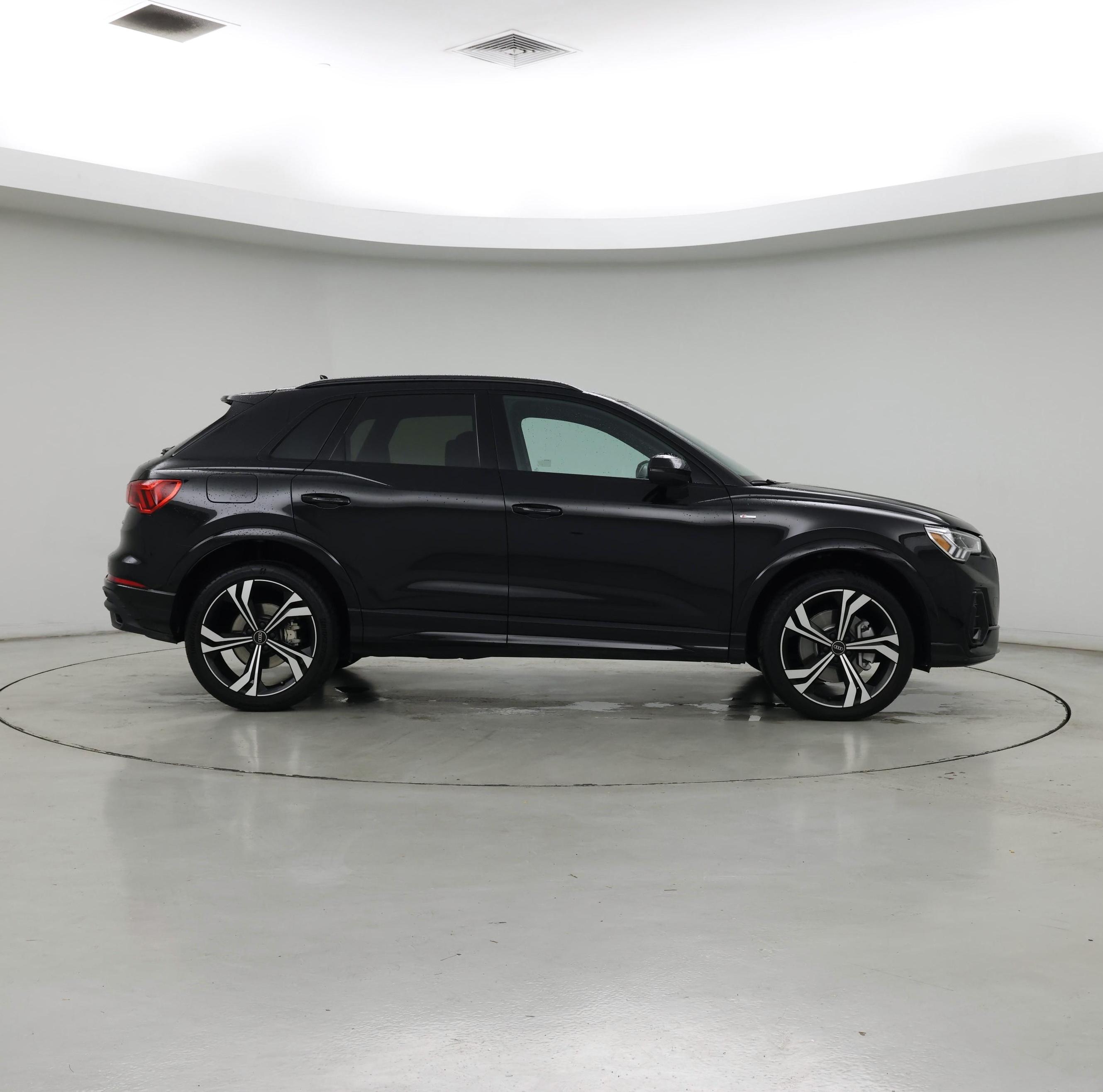 Thumbnail: 2023 Audi Q3 - 7
