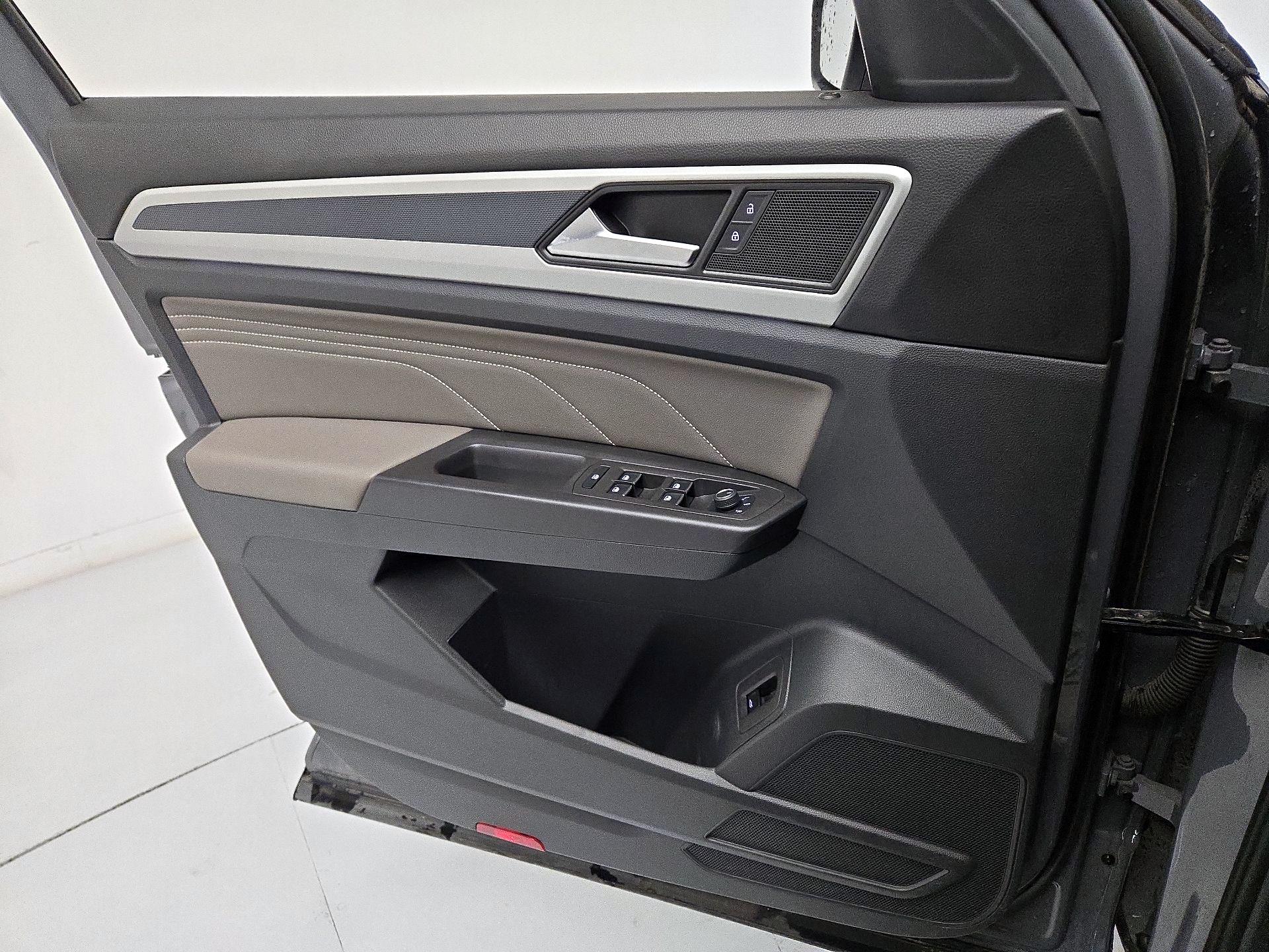 Thumbnail: 2023 Volkswagen Atlas - 12