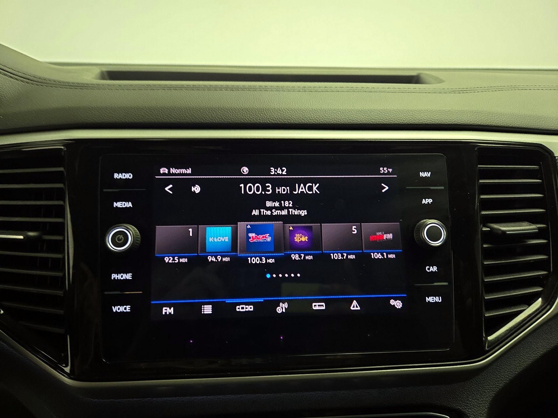 Thumbnail: 2023 Volkswagen Atlas - 14