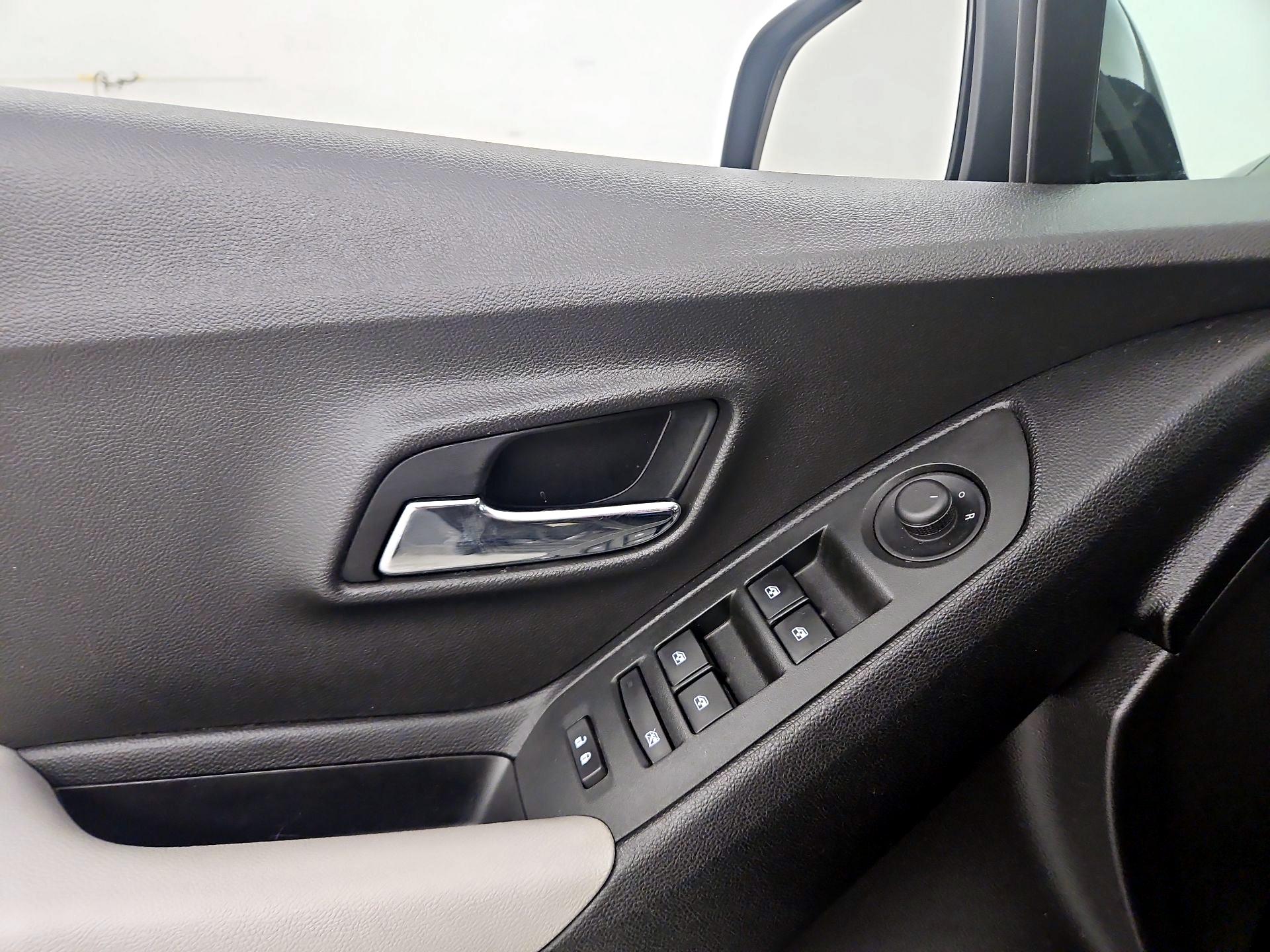 Thumbnail: 2020 Chevrolet Trax - 12