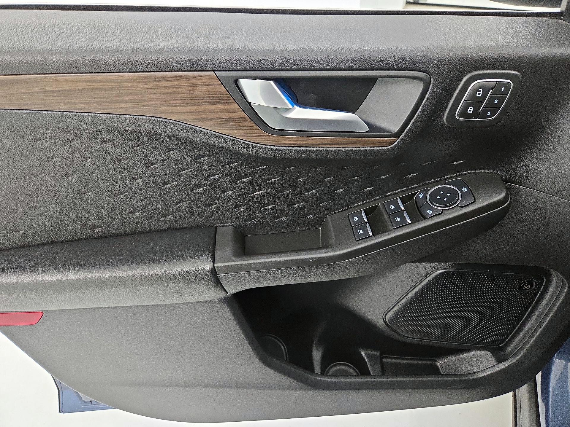 Thumbnail: 2020 Ford Escape - 12