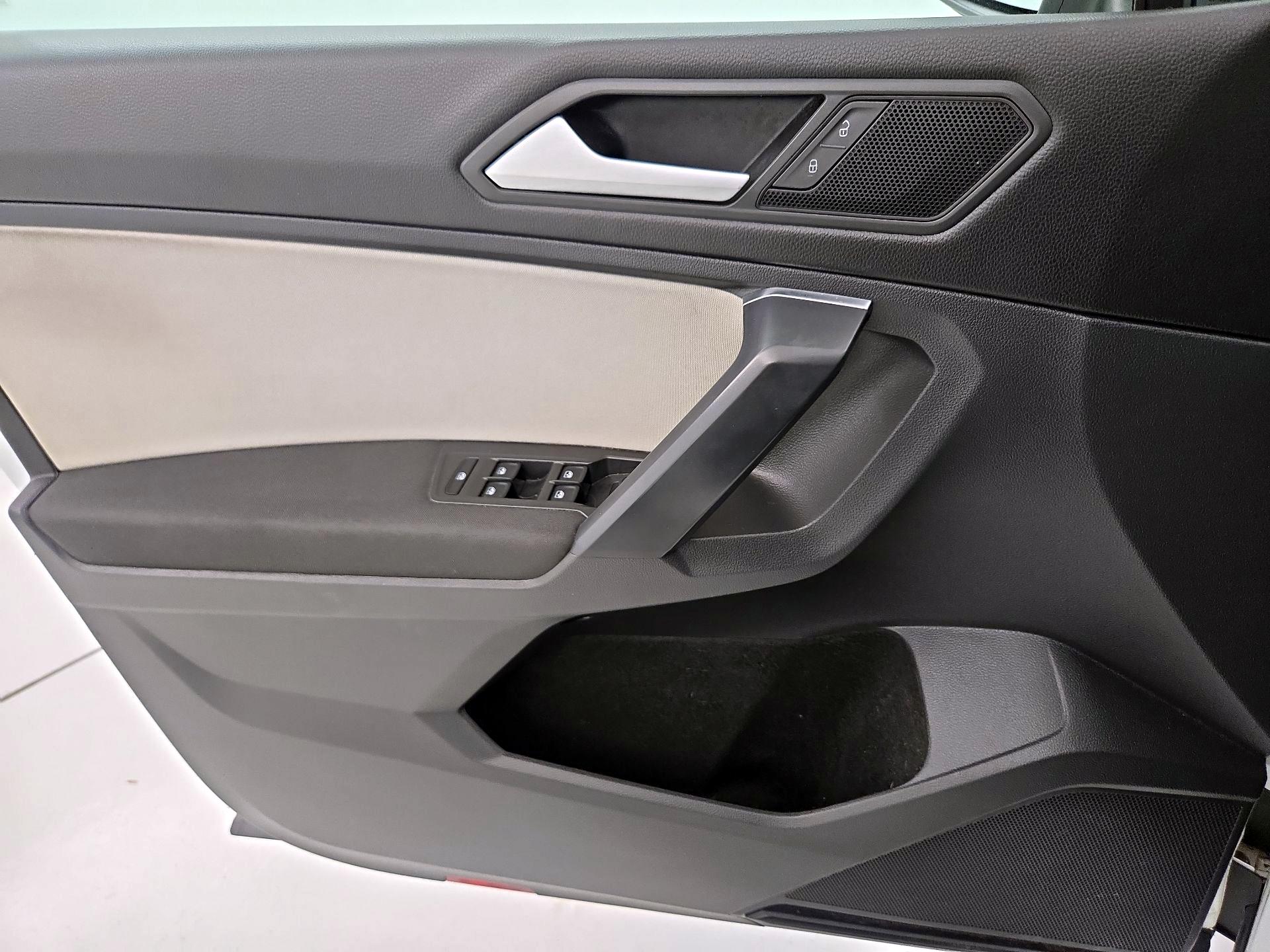 Thumbnail: 2021 Volkswagen Tiguan - 12