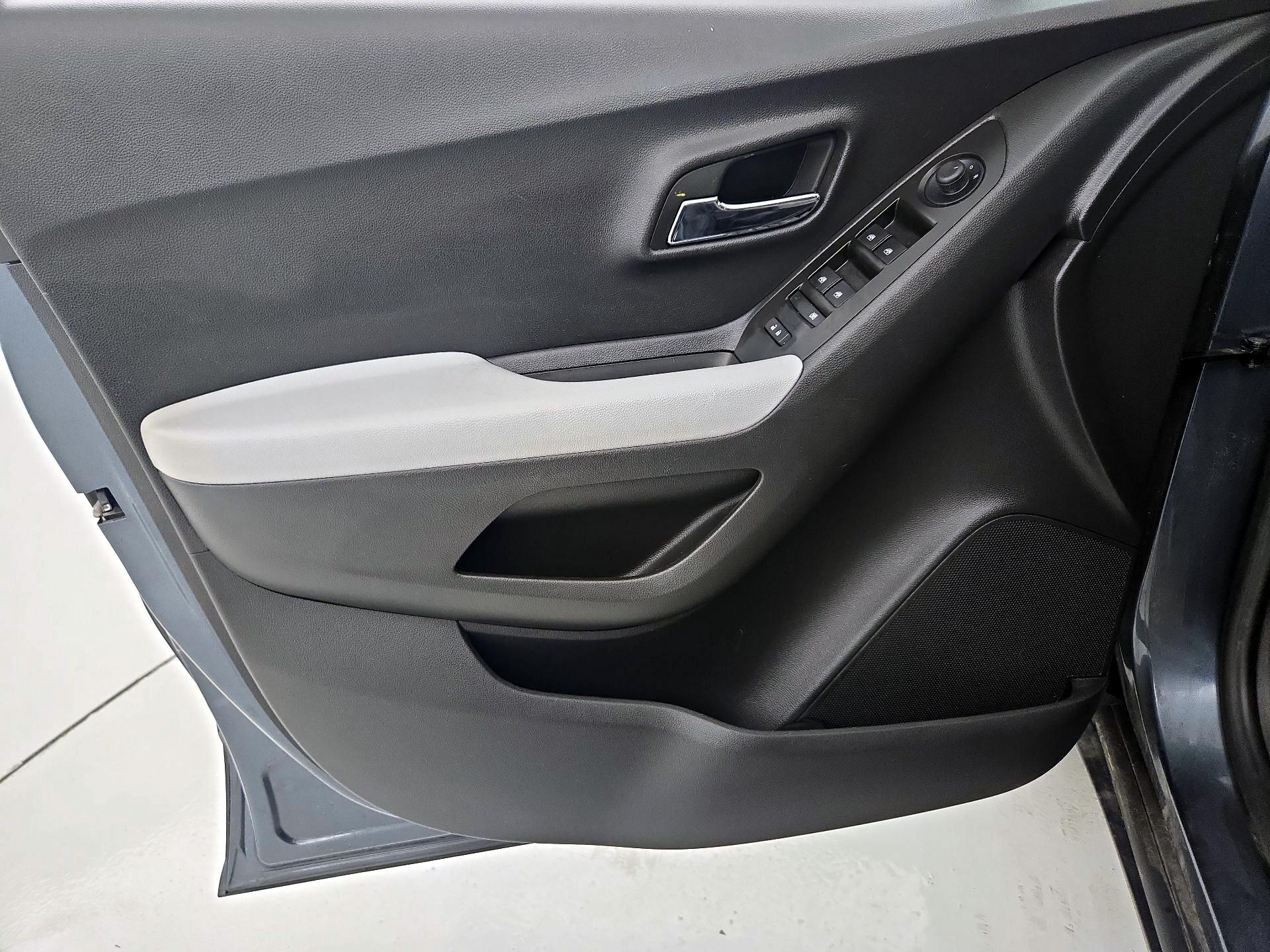 Thumbnail: 2022 Chevrolet Trax - 12