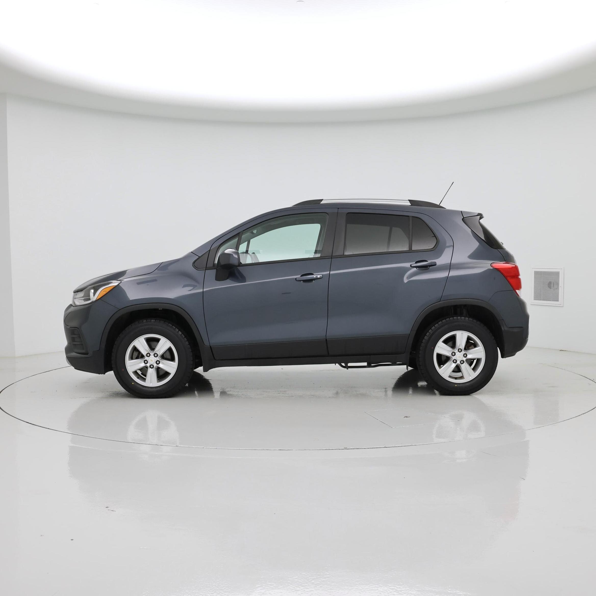 Thumbnail: 2022 Chevrolet Trax - 3