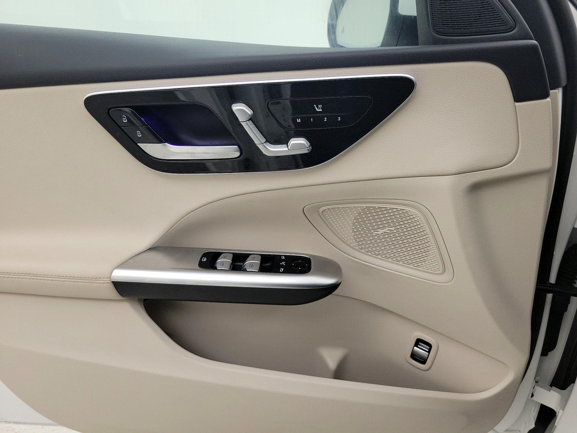 Thumbnail: 2023 Mercedes-Benz C-Class - 12