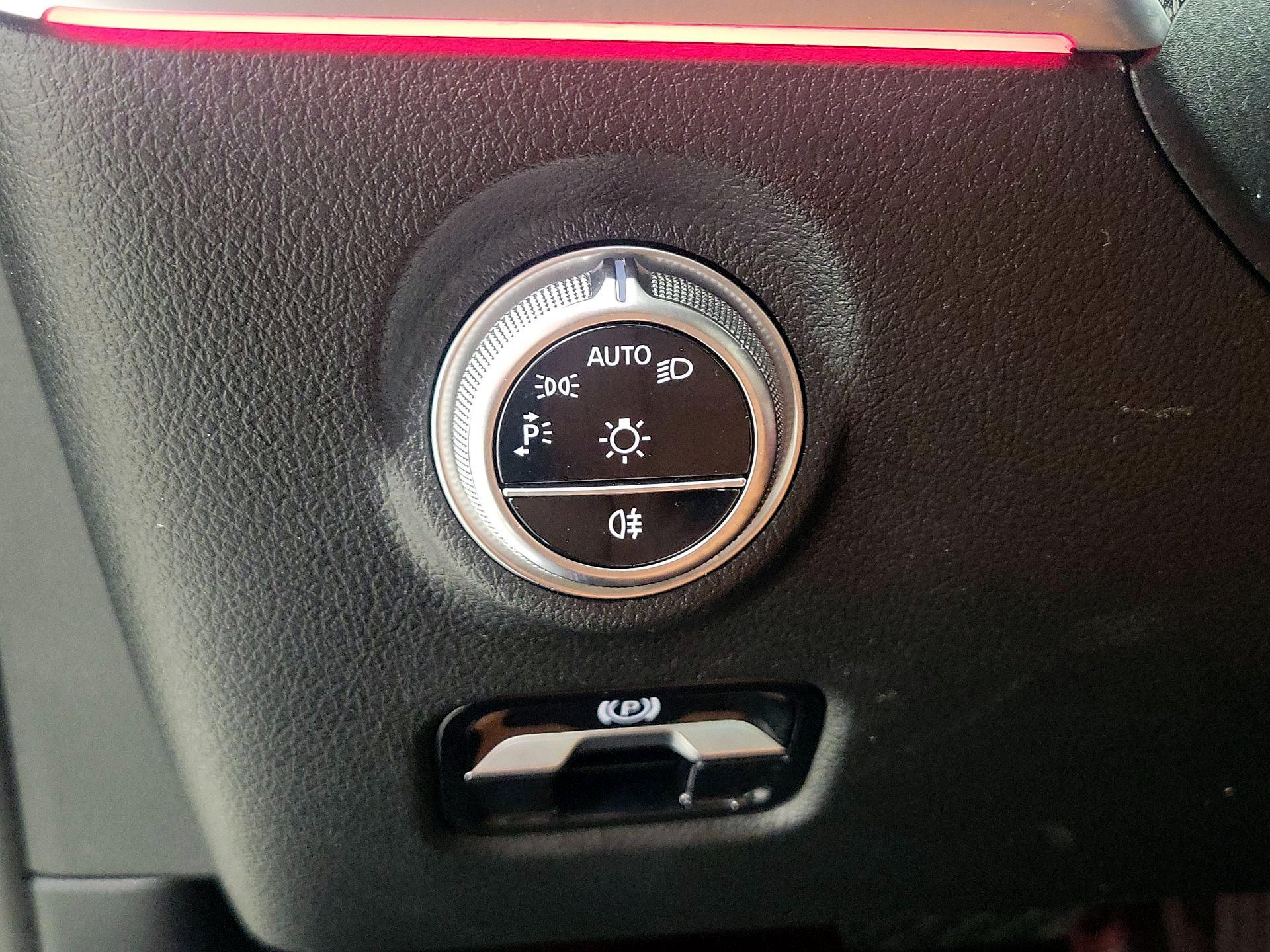 Thumbnail: 2023 Mercedes-Benz C-Class - 13