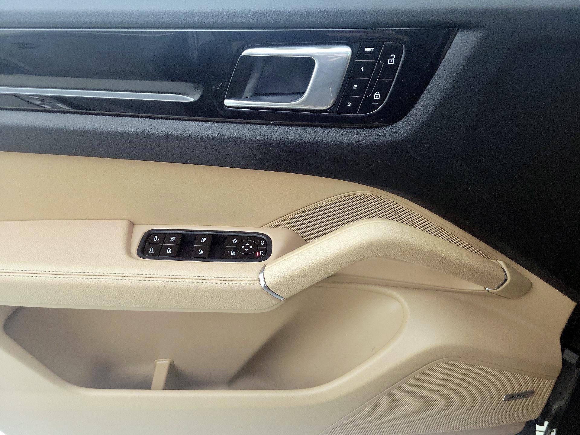 Thumbnail: 2020 Porsche Cayenne - 12