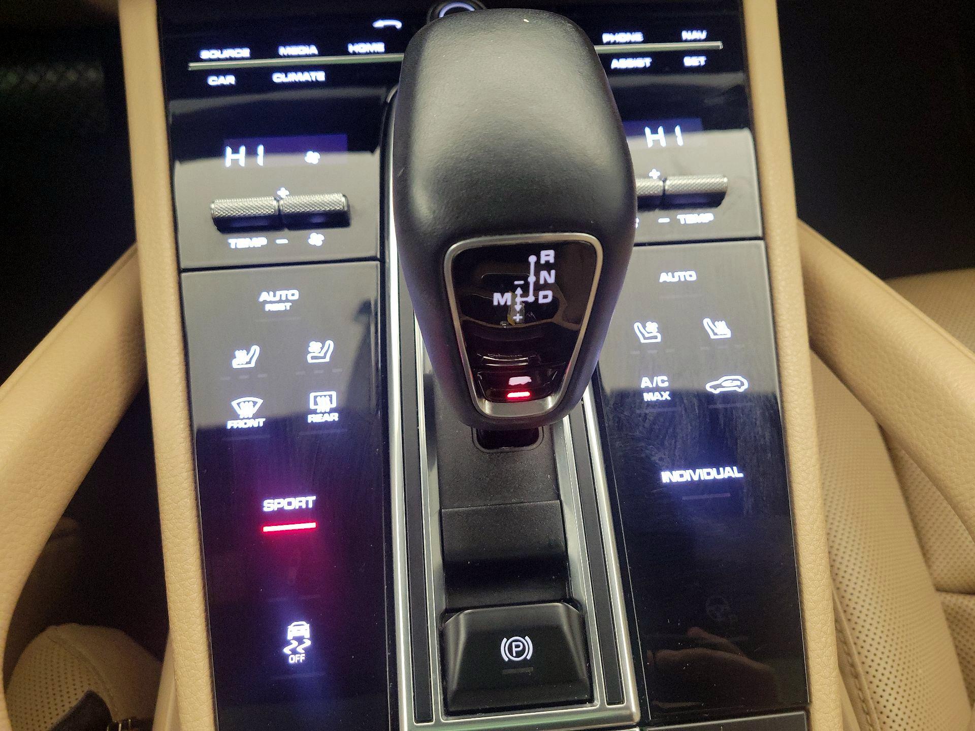 Thumbnail: 2020 Porsche Cayenne - 17