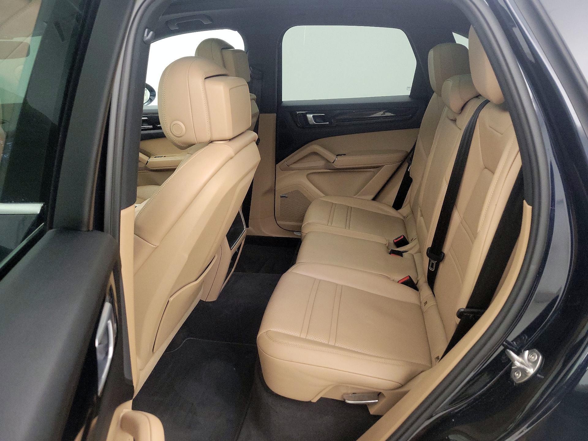 Thumbnail: 2020 Porsche Cayenne - 19