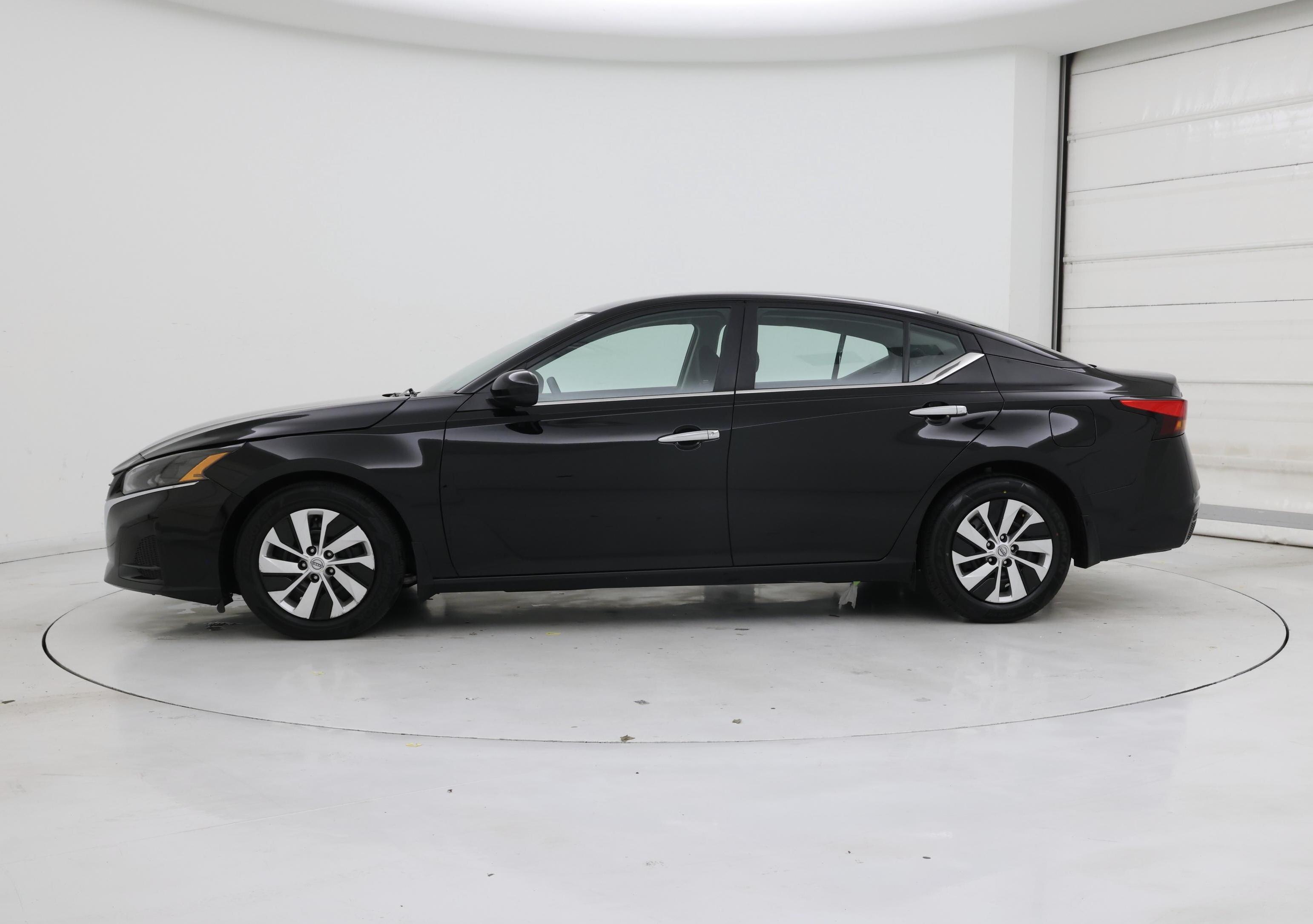 Thumbnail: 2023 Nissan Altima - 3