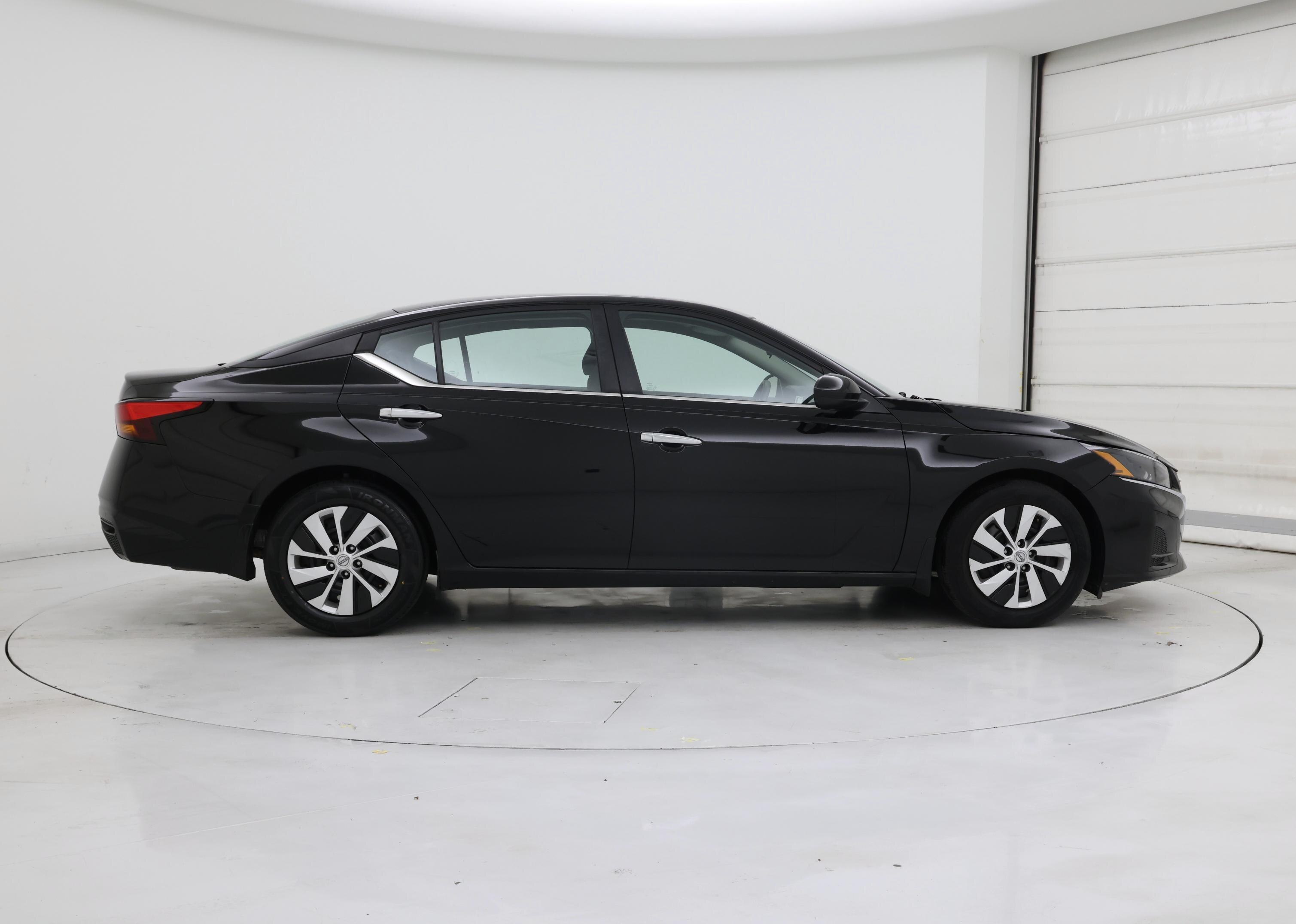 Thumbnail: 2023 Nissan Altima - 7