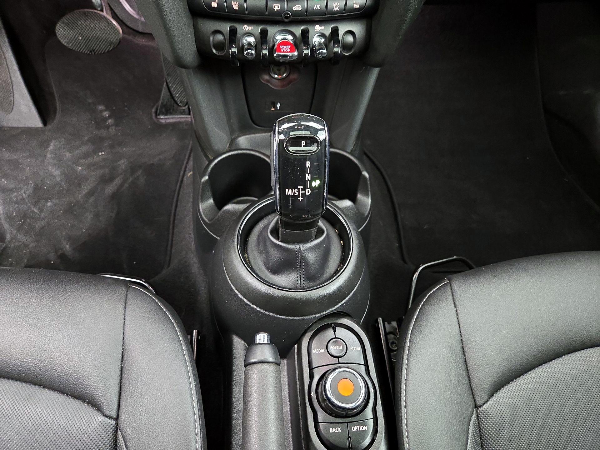 Thumbnail: 2020 MINI Cooper Hardtop - 17