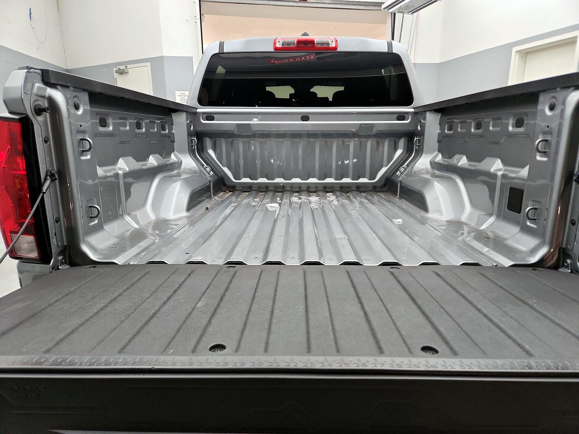 Thumbnail: 2023 Chevrolet Colorado - 20