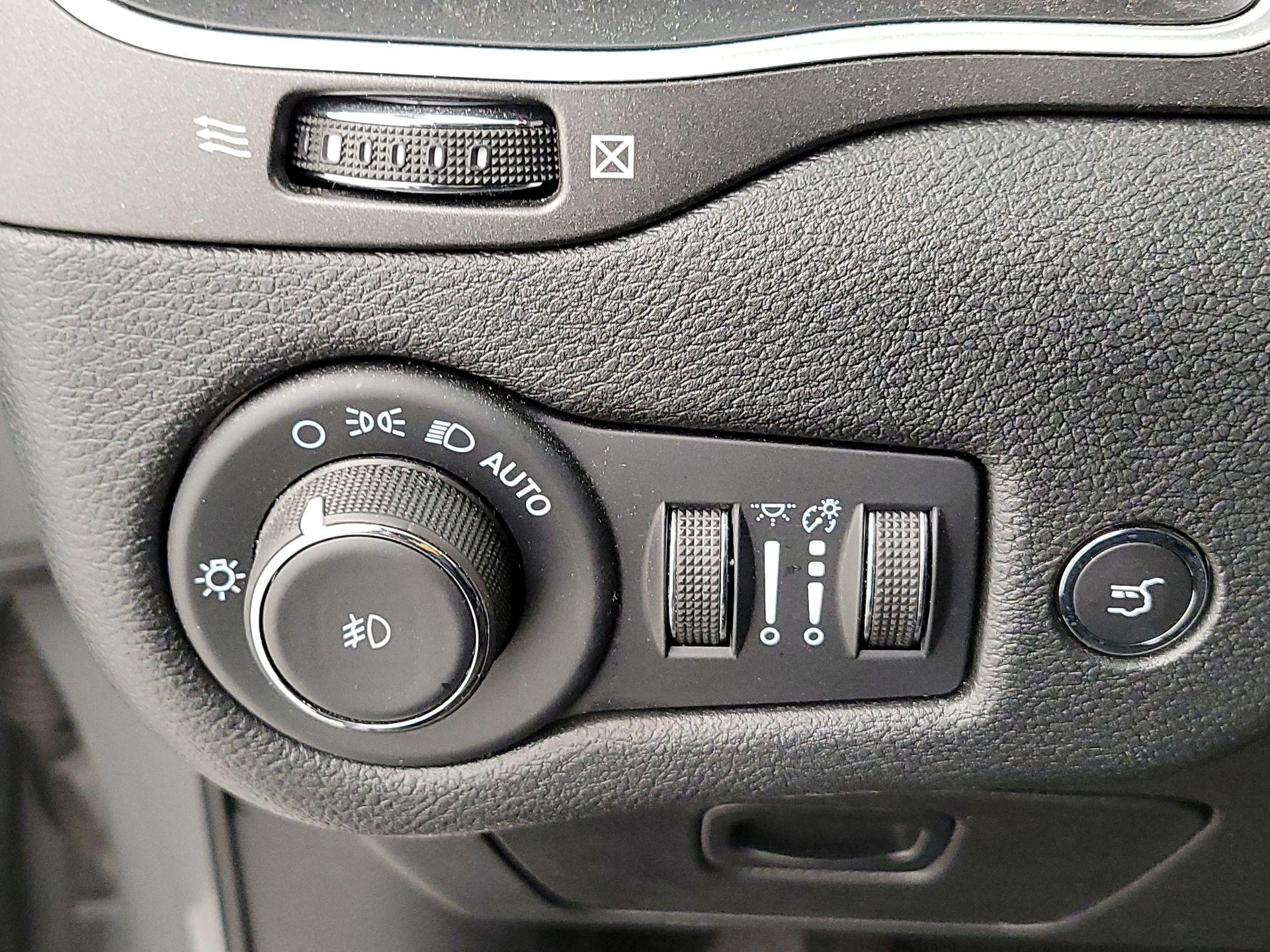 Thumbnail: 2022 Jeep Cherokee - 13