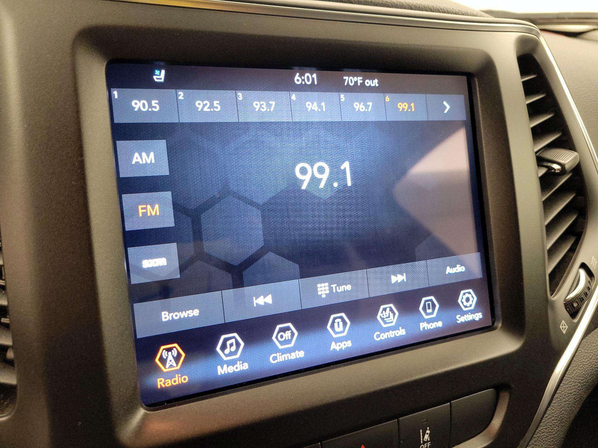 Thumbnail: 2022 Jeep Cherokee - 15