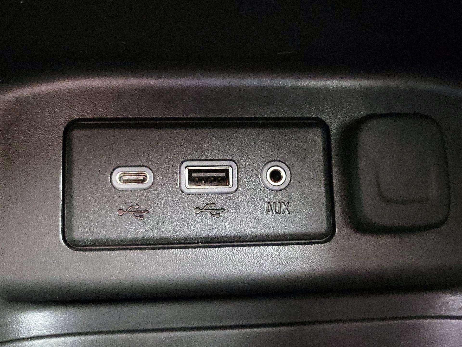 Thumbnail: 2023 Chevrolet Equinox - 18