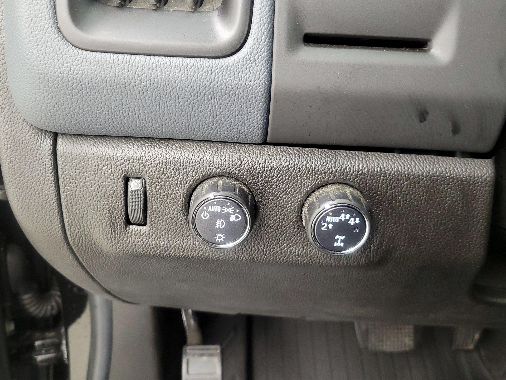 Thumbnail: 2022 Chevrolet Colorado - 13