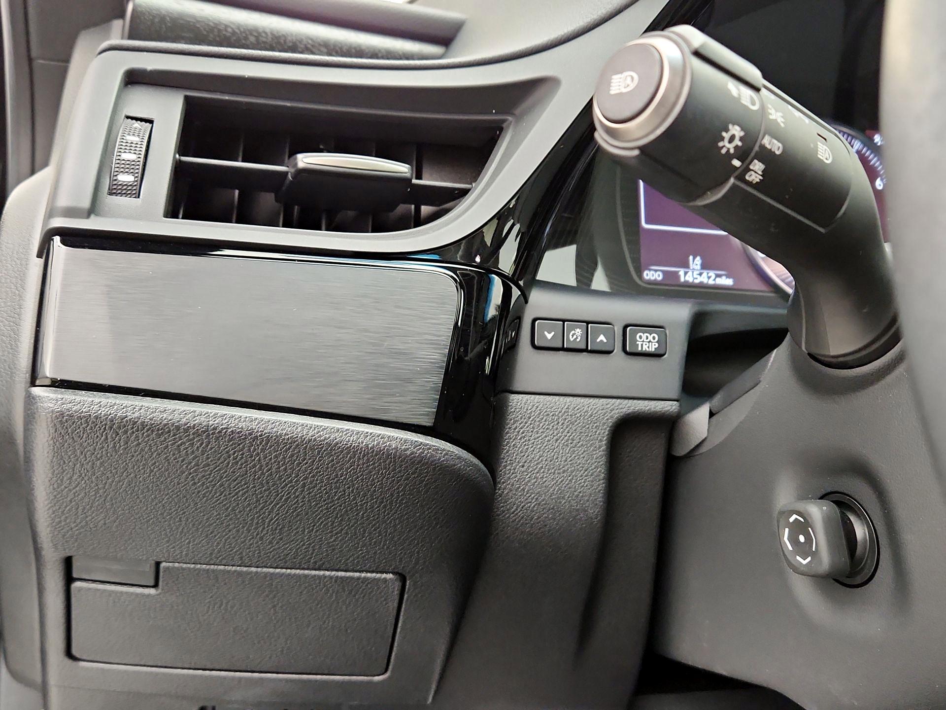 Thumbnail: 2023 Lexus ES - 13