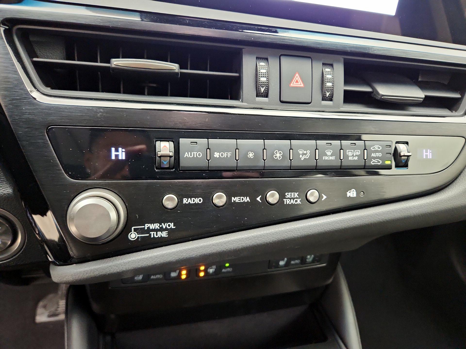 Thumbnail: 2023 Lexus ES - 16