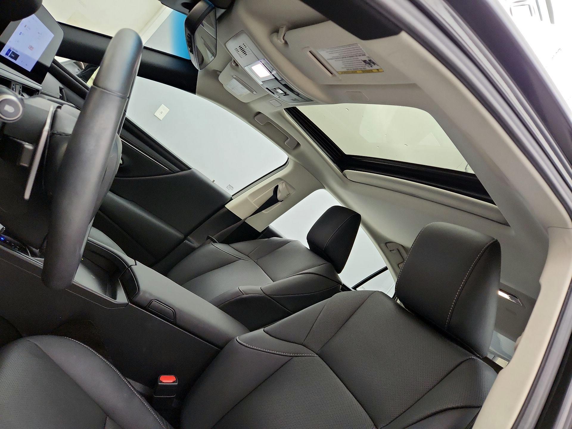 Thumbnail: 2023 Lexus ES - 19