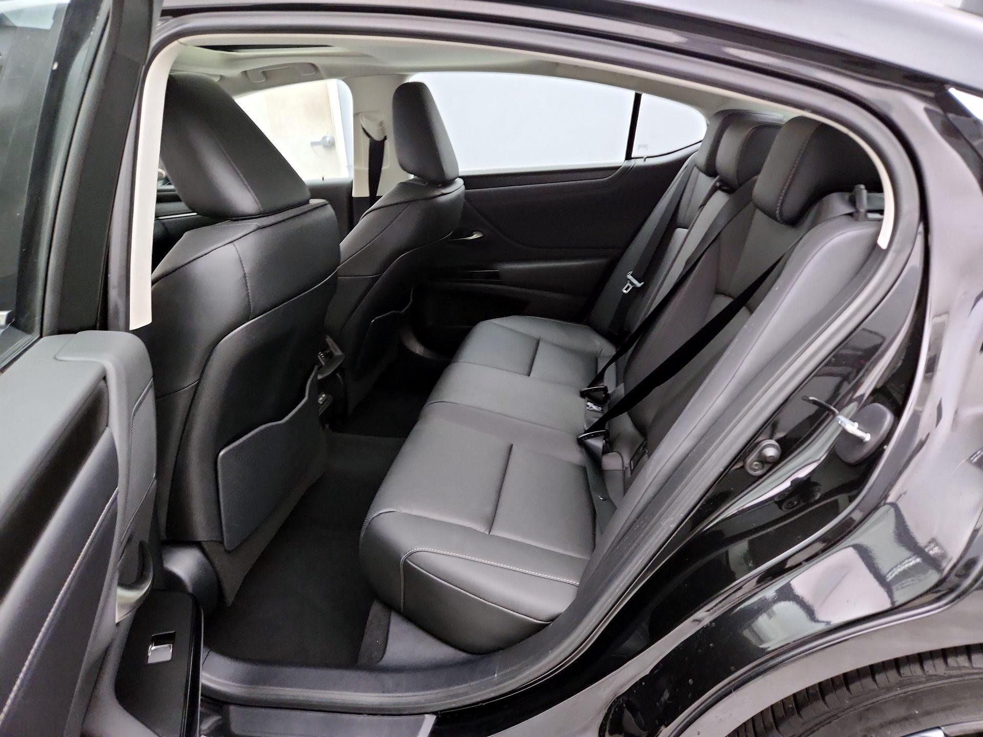 Thumbnail: 2023 Lexus ES - 20