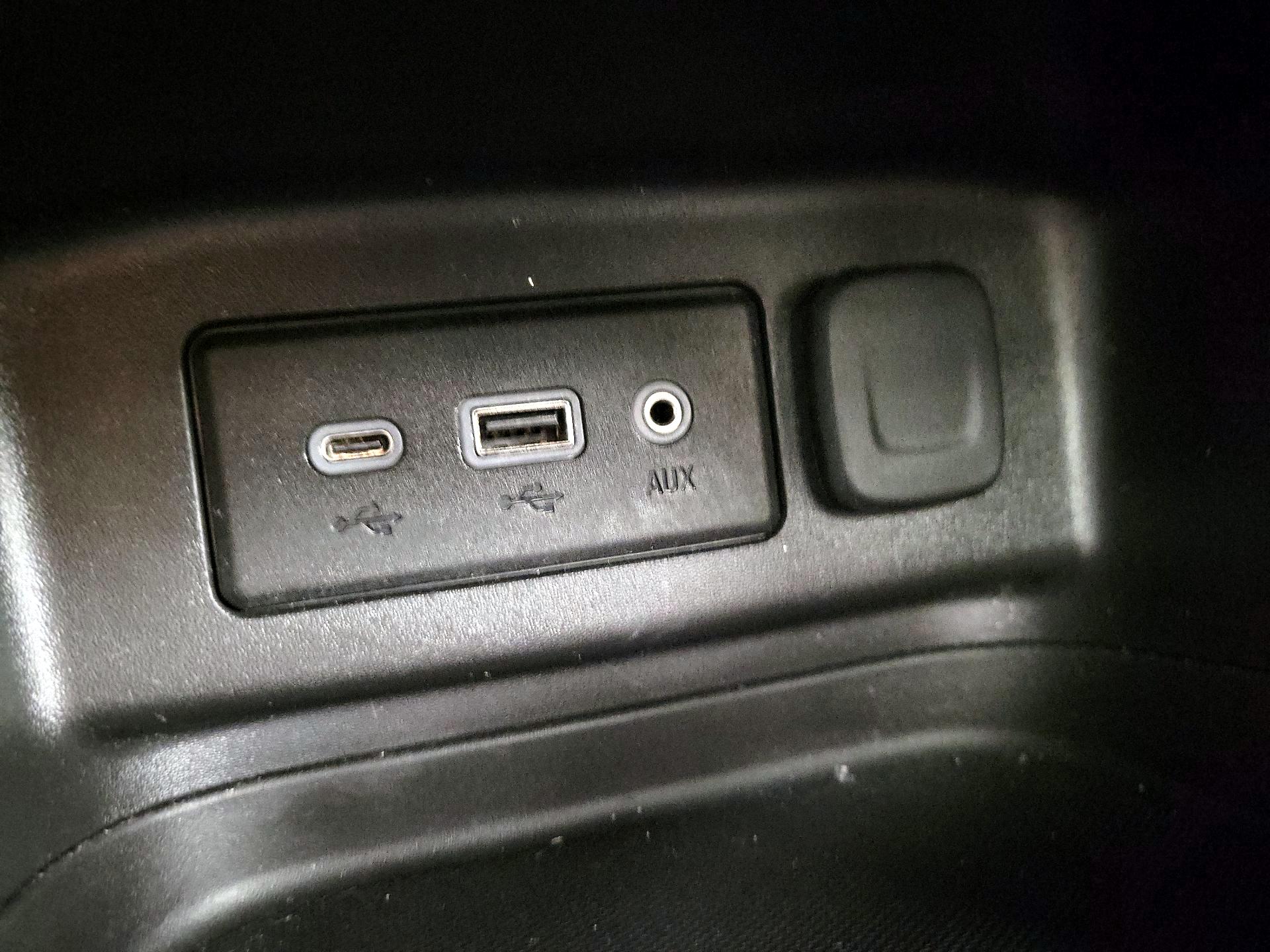 Thumbnail: 2020 Chevrolet Equinox - 18