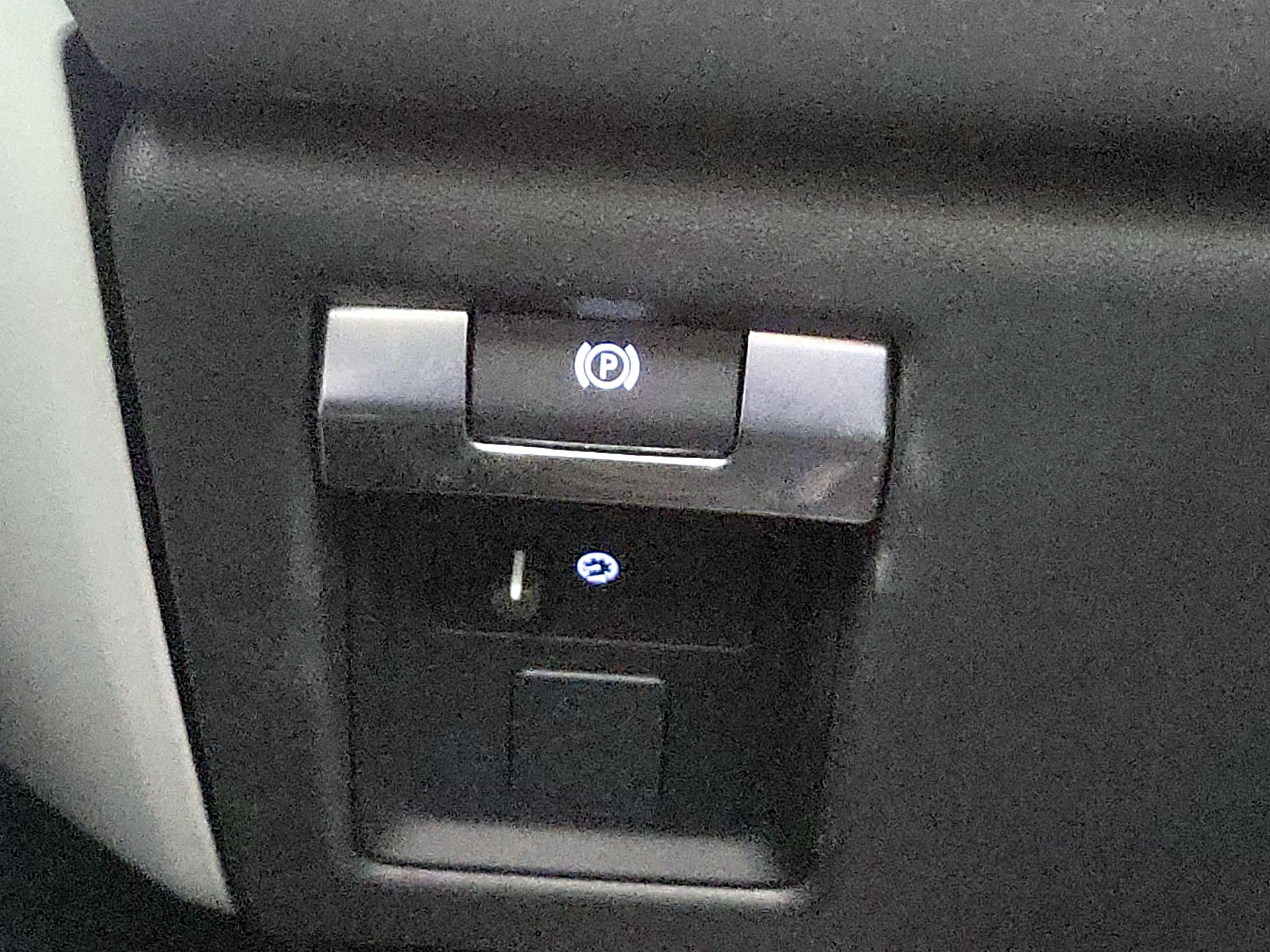 Thumbnail: 2021 Land Rover Defender - 13