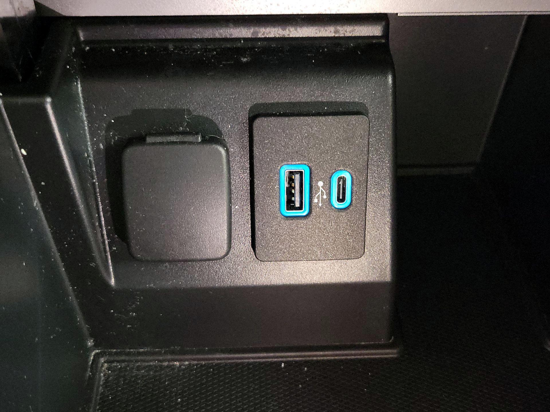 Thumbnail: 2020 Ford Explorer - 19