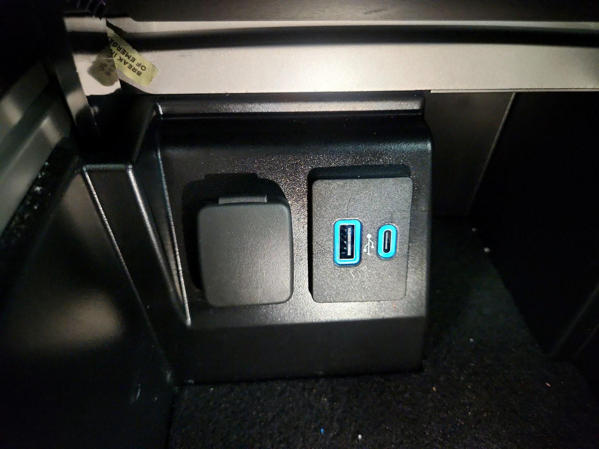 Thumbnail: 2022 Ford Explorer - 19