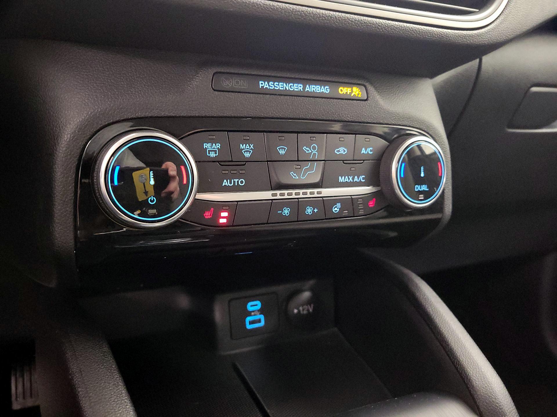 Thumbnail: 2022 Ford Escape - 16