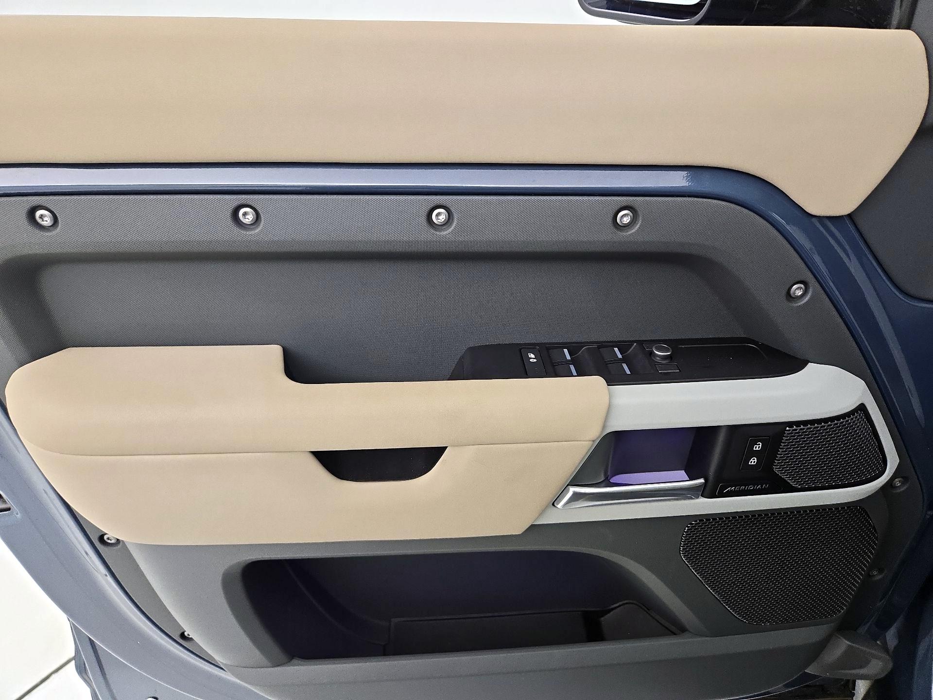 Thumbnail: 2020 Land Rover Defender - 12